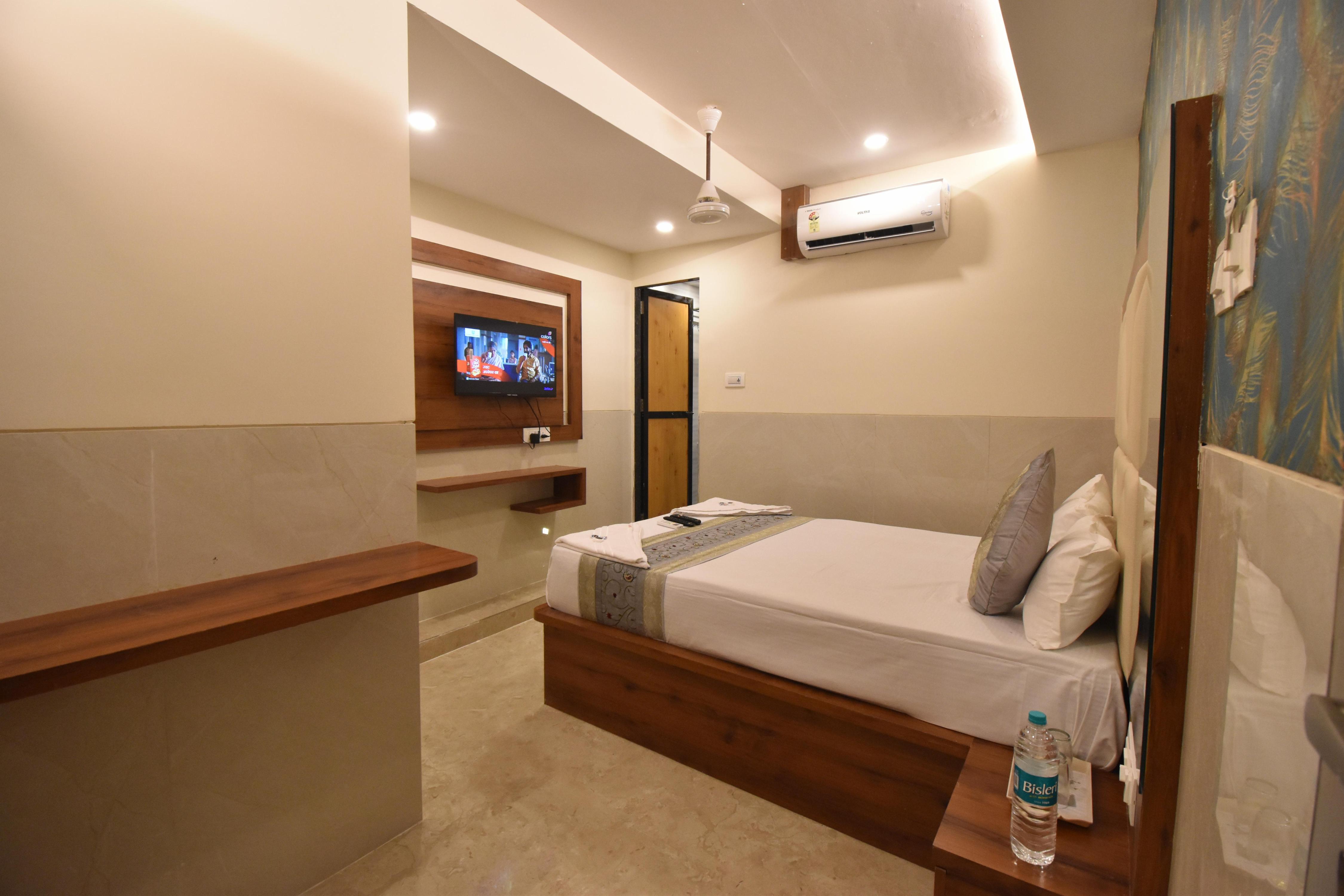 Hotel Dream Palace Near US Consulate, Bandra Kurla Complex (BKC), Mumbai - Tap to explore photos