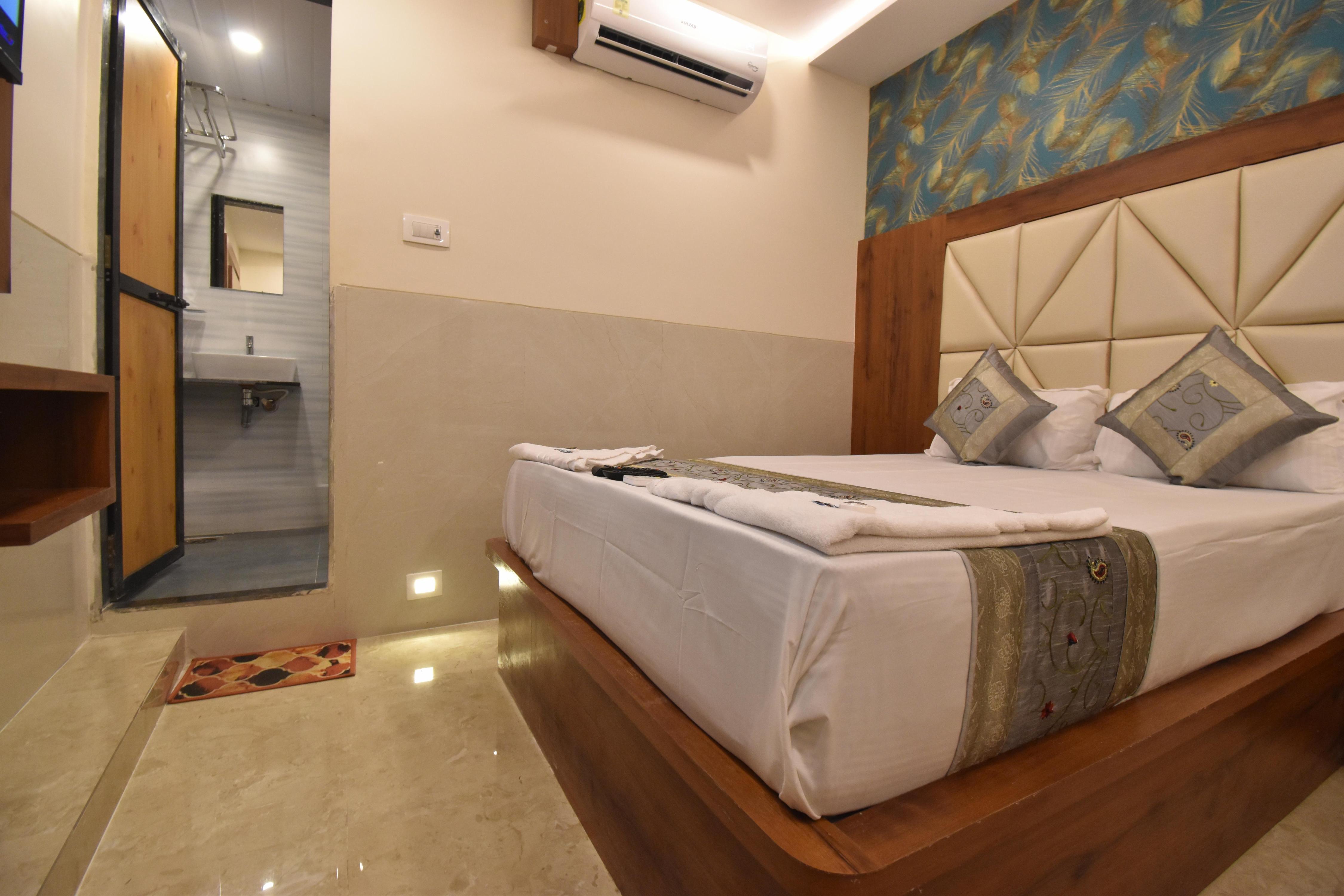 Hotel Dream Palace Near US Consulate, Bandra Kurla Complex (BKC), Mumbai - Tap to explore photos