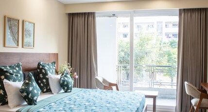 Perch Arbor Cyber City Room Type - Winsome Room