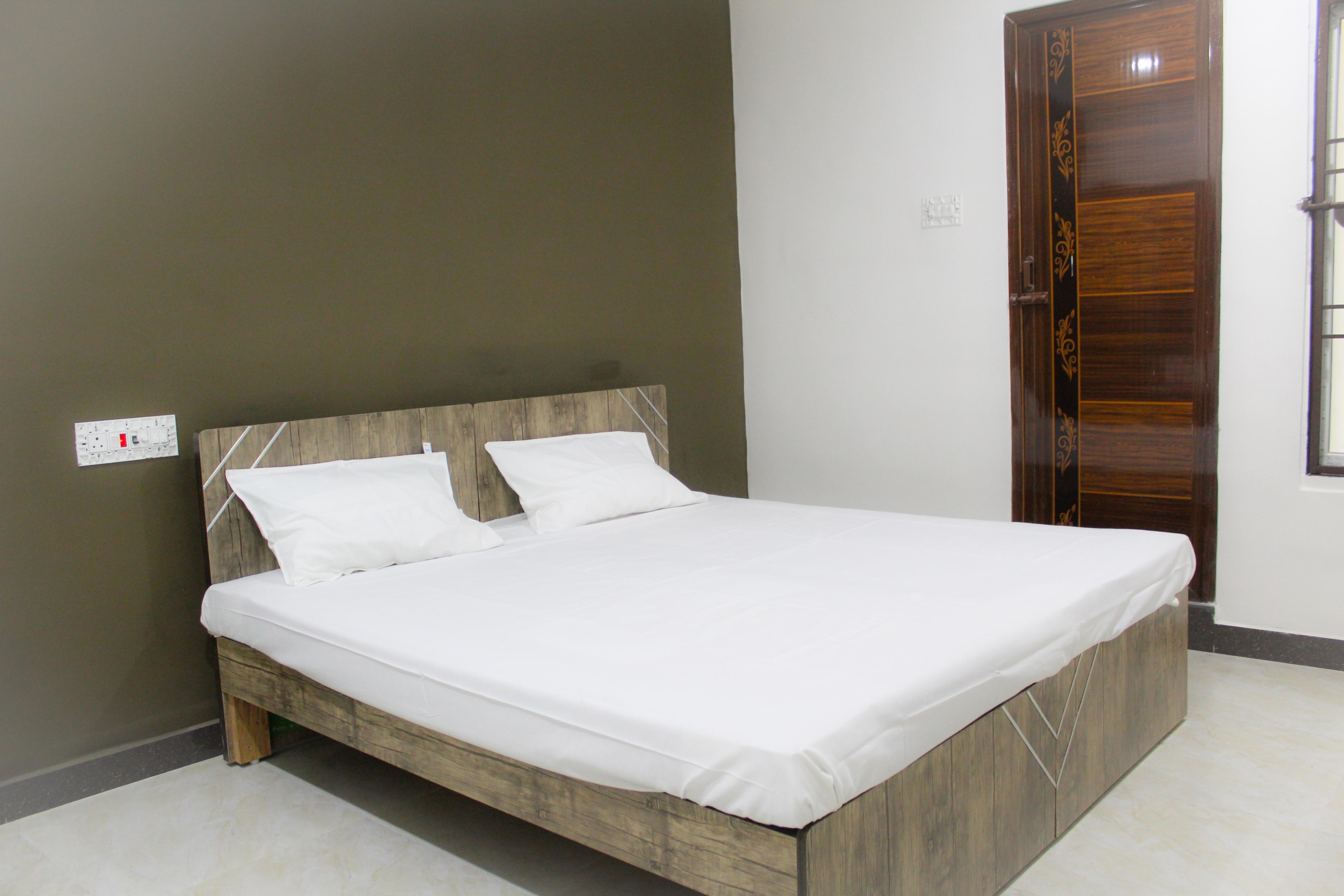 SAN BEACH RESIDENCY Room Type - Twin Bedroom AC