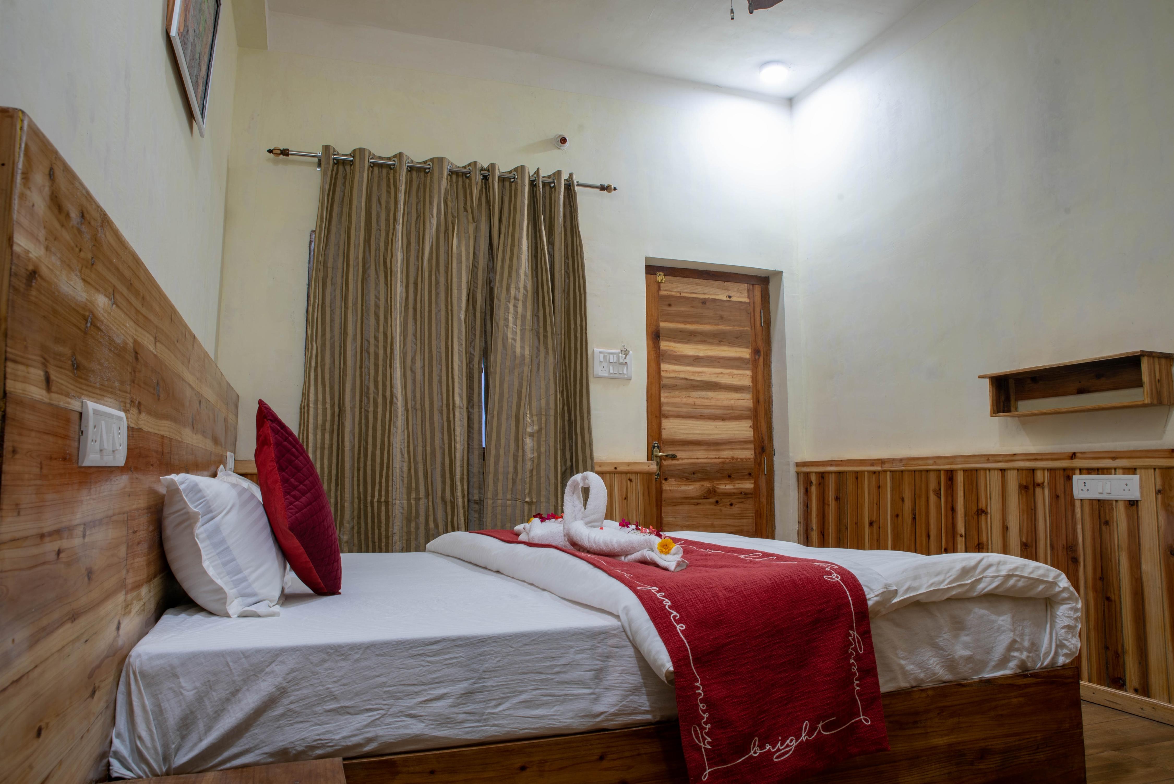LA FAIRY TALE HOMESTAY - Tap to explore photos