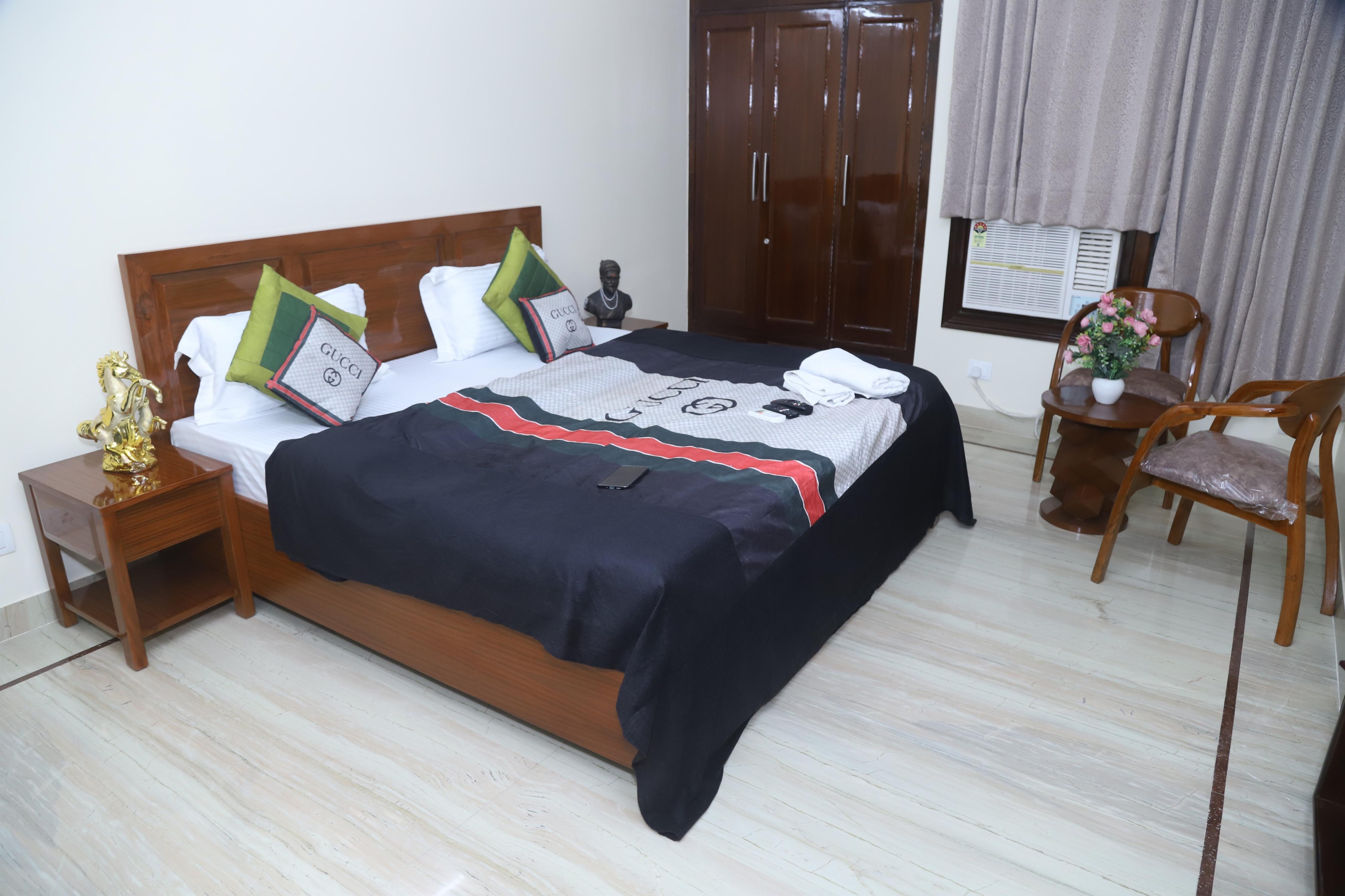 Fortune Home Service Apartment 3Bhk B57 Sarita Vihar - Tap to explore photos