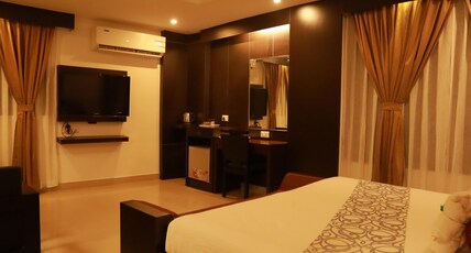 Hotel Finch Room Type - Suite AC Room With Living Area