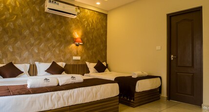 OAK FIELD INN Room Type - Tripple Deluxe AC