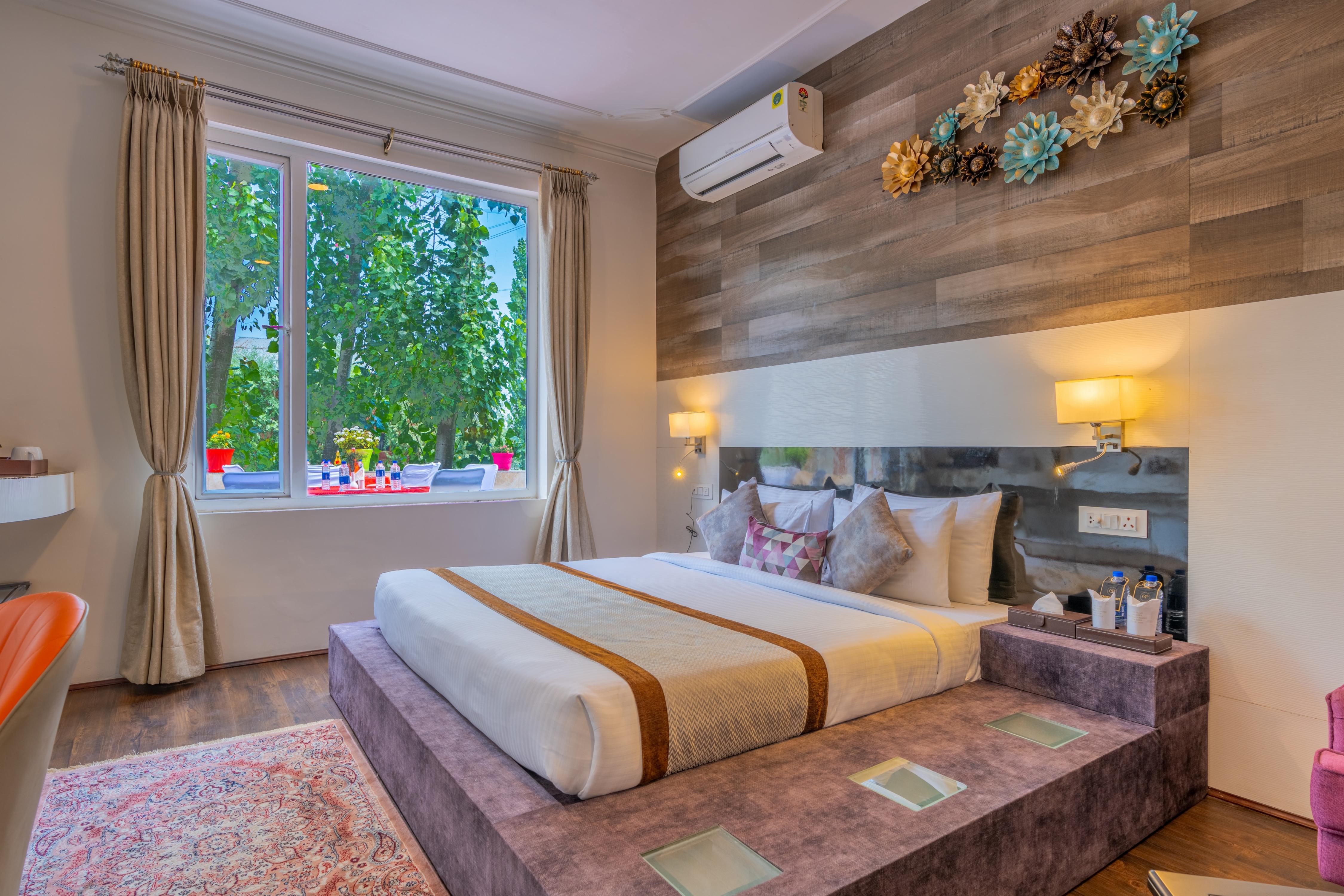 Crown Prince - Tap to explore photos