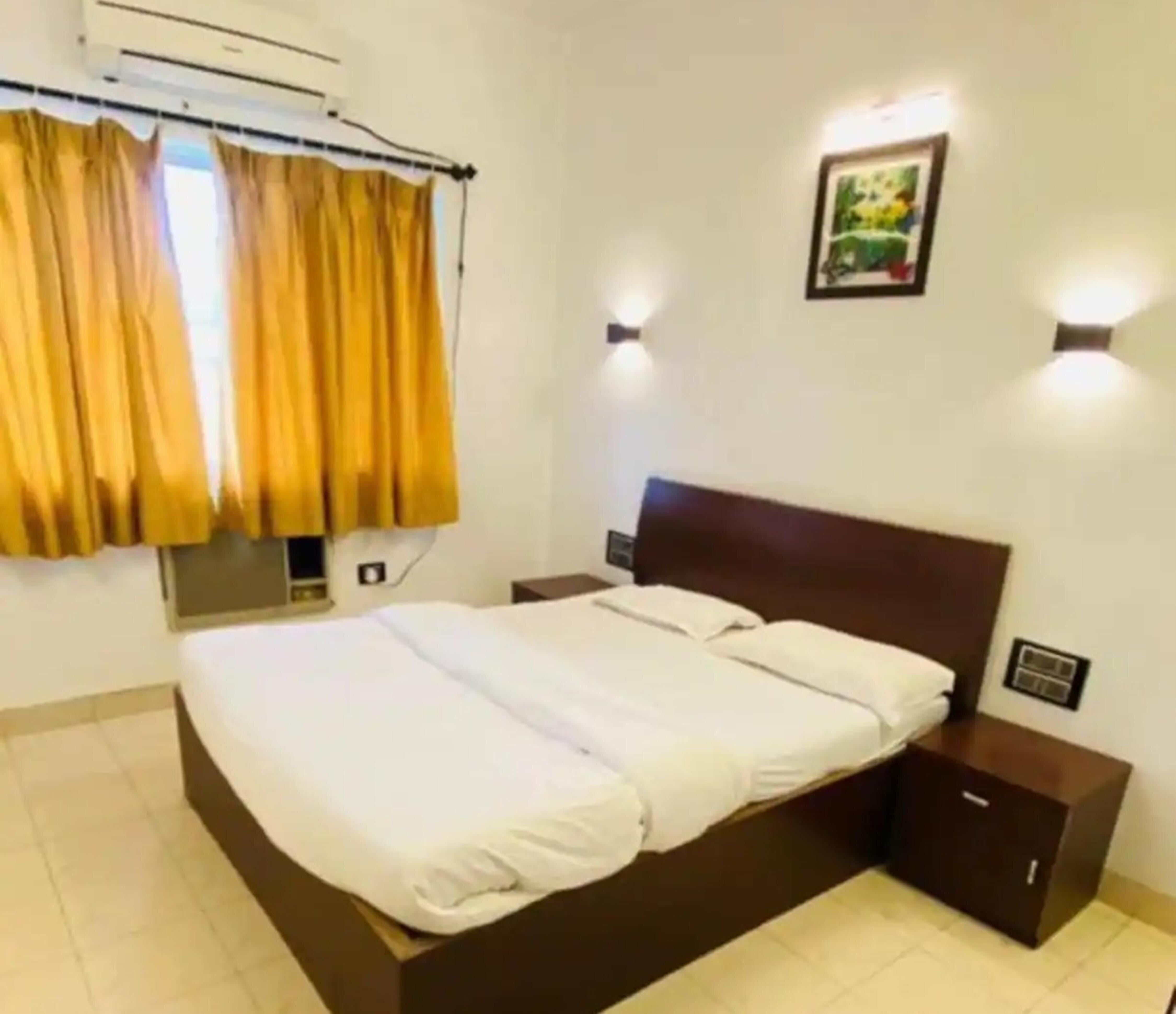 Ivy Pearl House 4 Bhk with Common Pool R H No 3 - Tap to explore photos