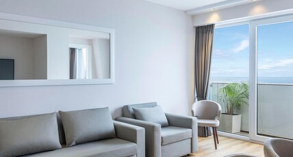 Alliance Palace Room Type - One Bedroom Suite