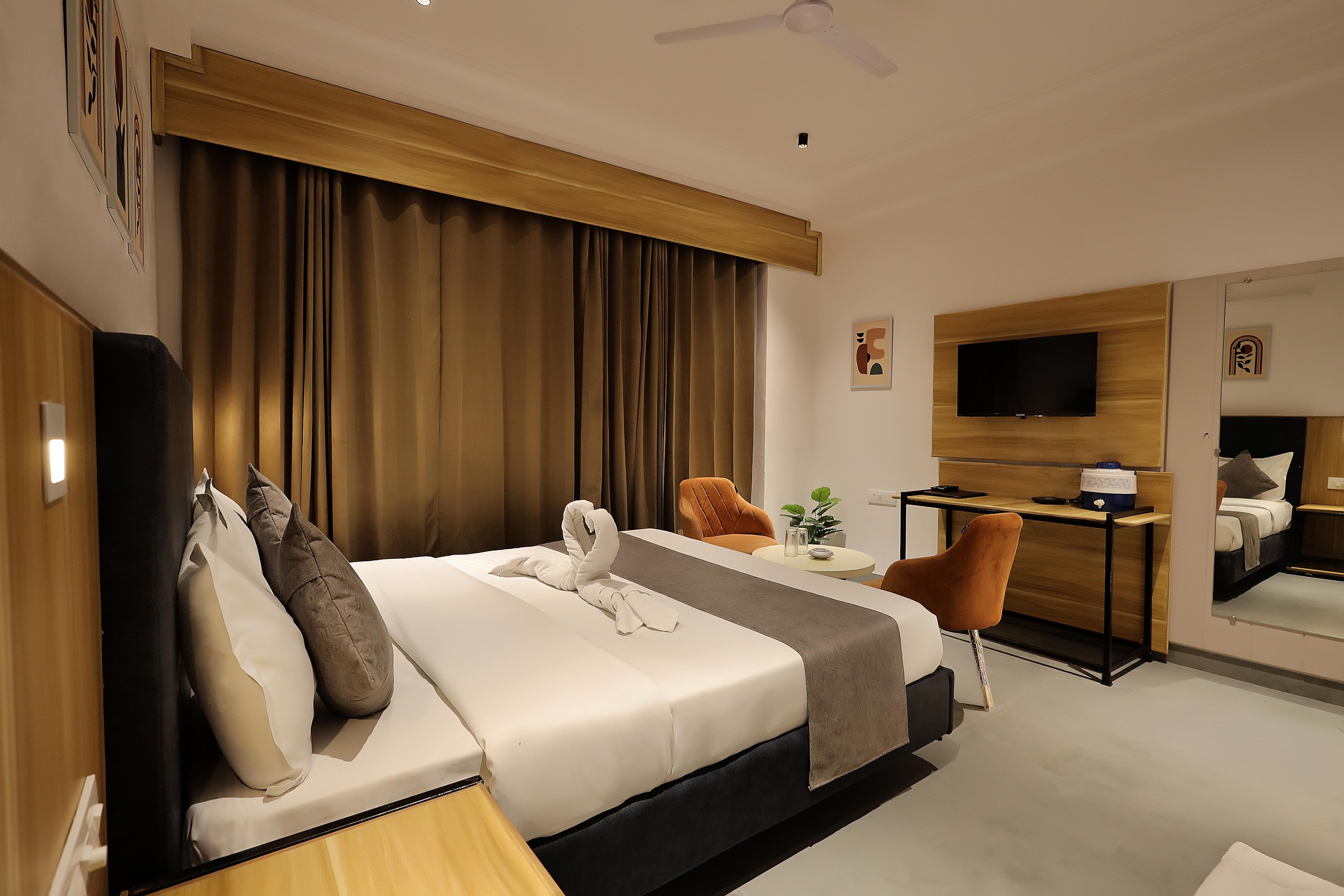 Hotel Sparkle Inn Just 400 Meters From Udaipur Railway Station - Tap to explore photos