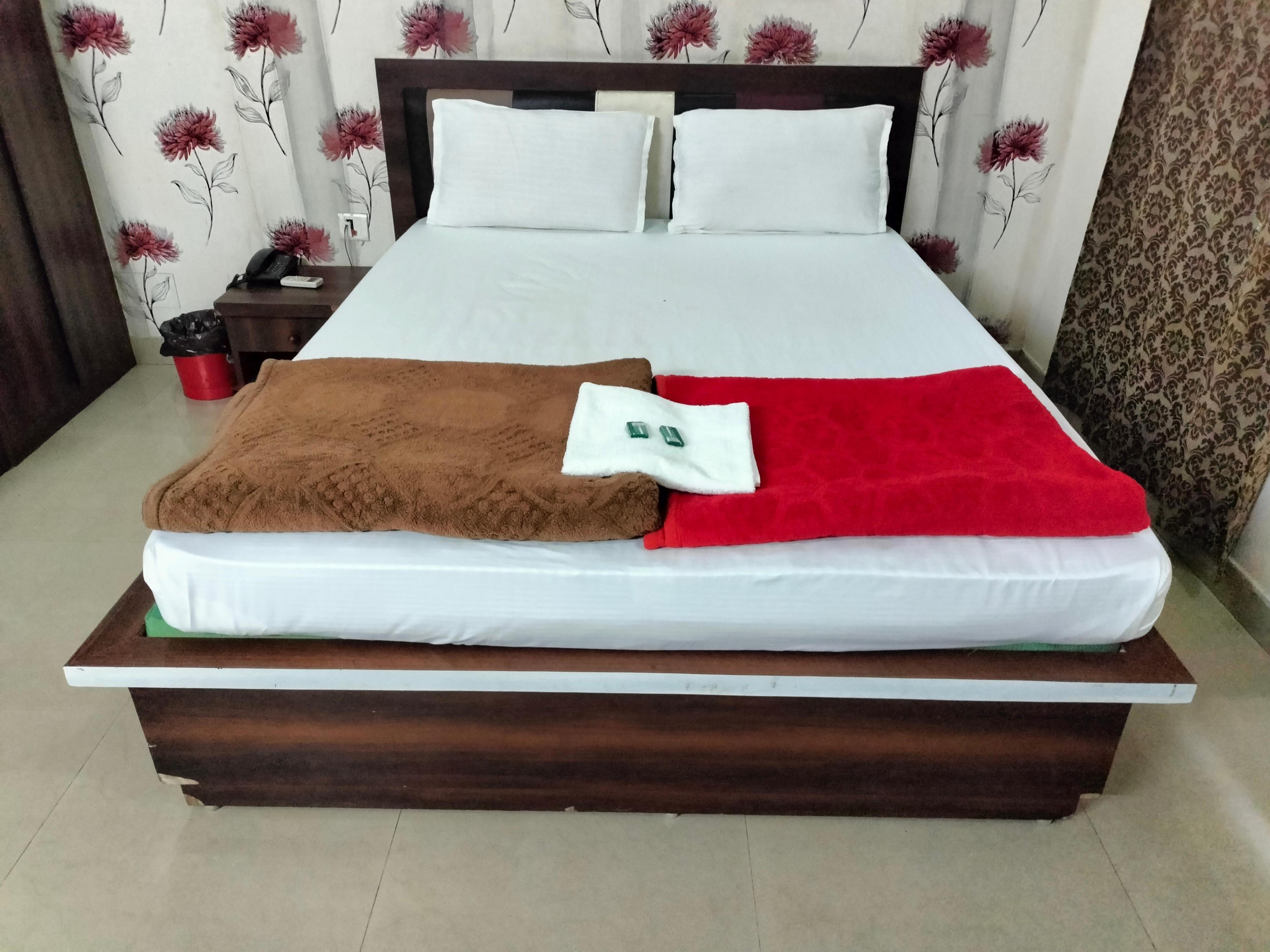 Hotel Royal Star - Tap to explore photos