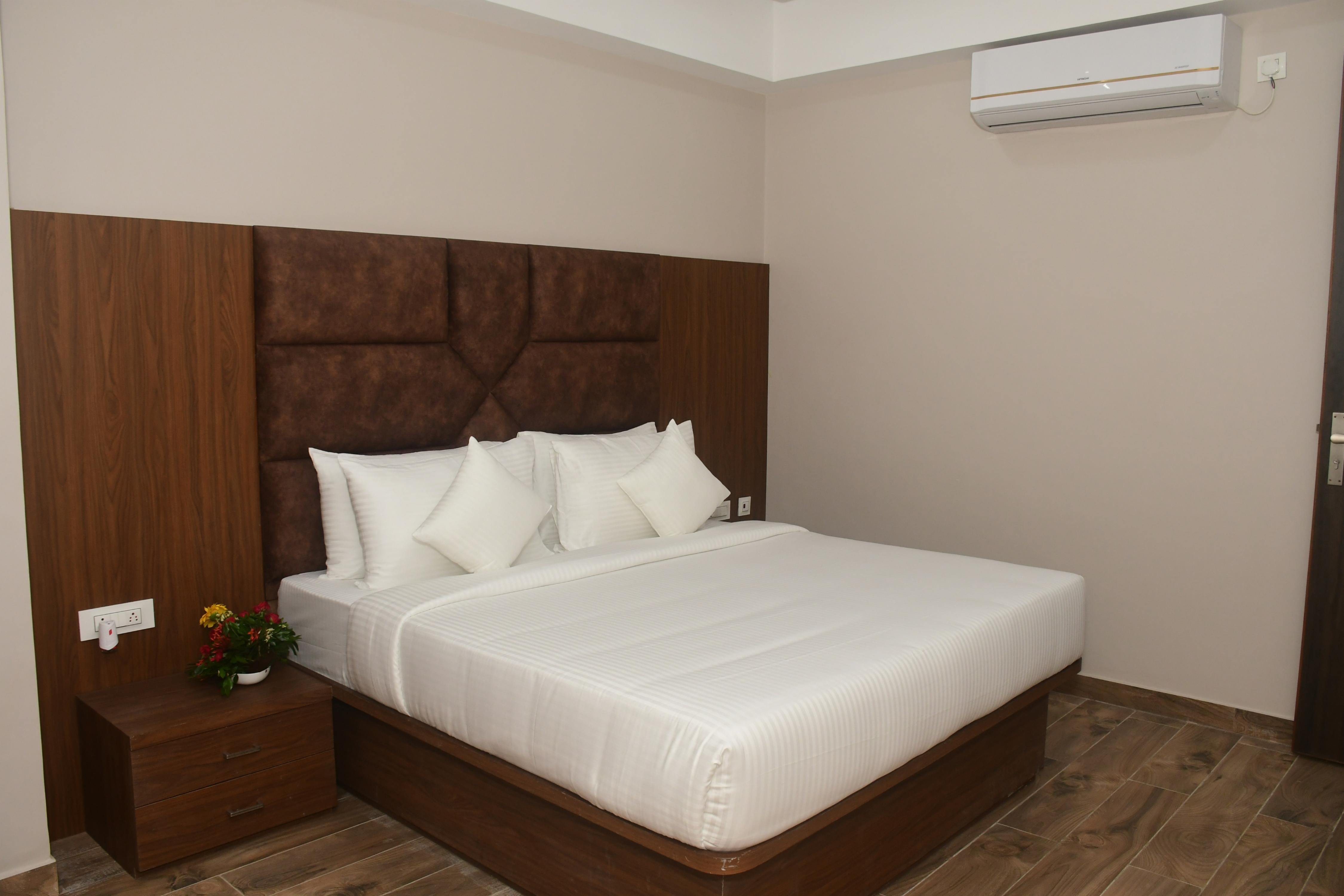 Kankidham Lords Inn - Pure Veg Room Type - Suite