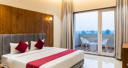 Gaurison Hotel and Resorts Room Type - Super Deluxe Room With Balcony