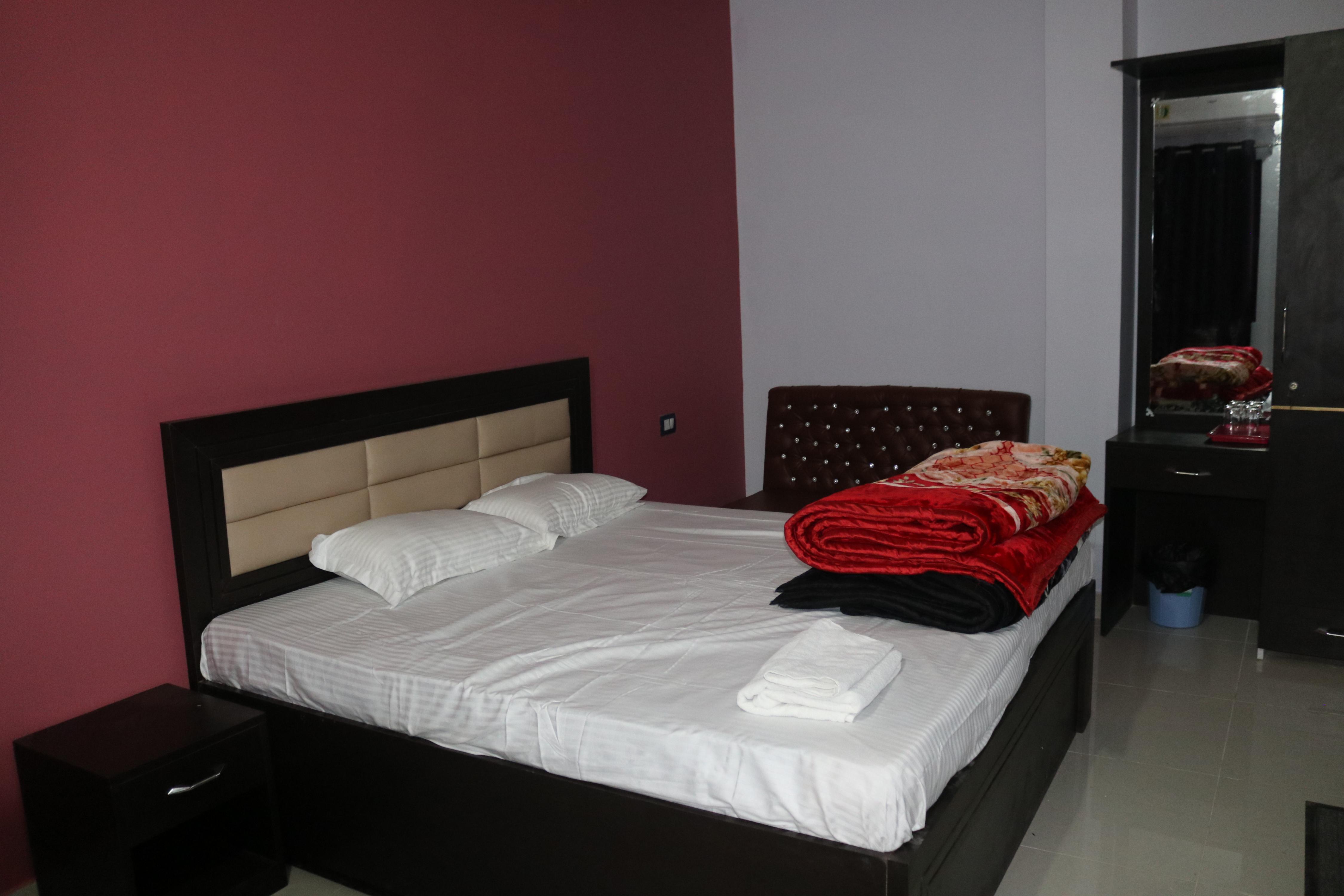 Hotel Sarovar - Tap to explore photos