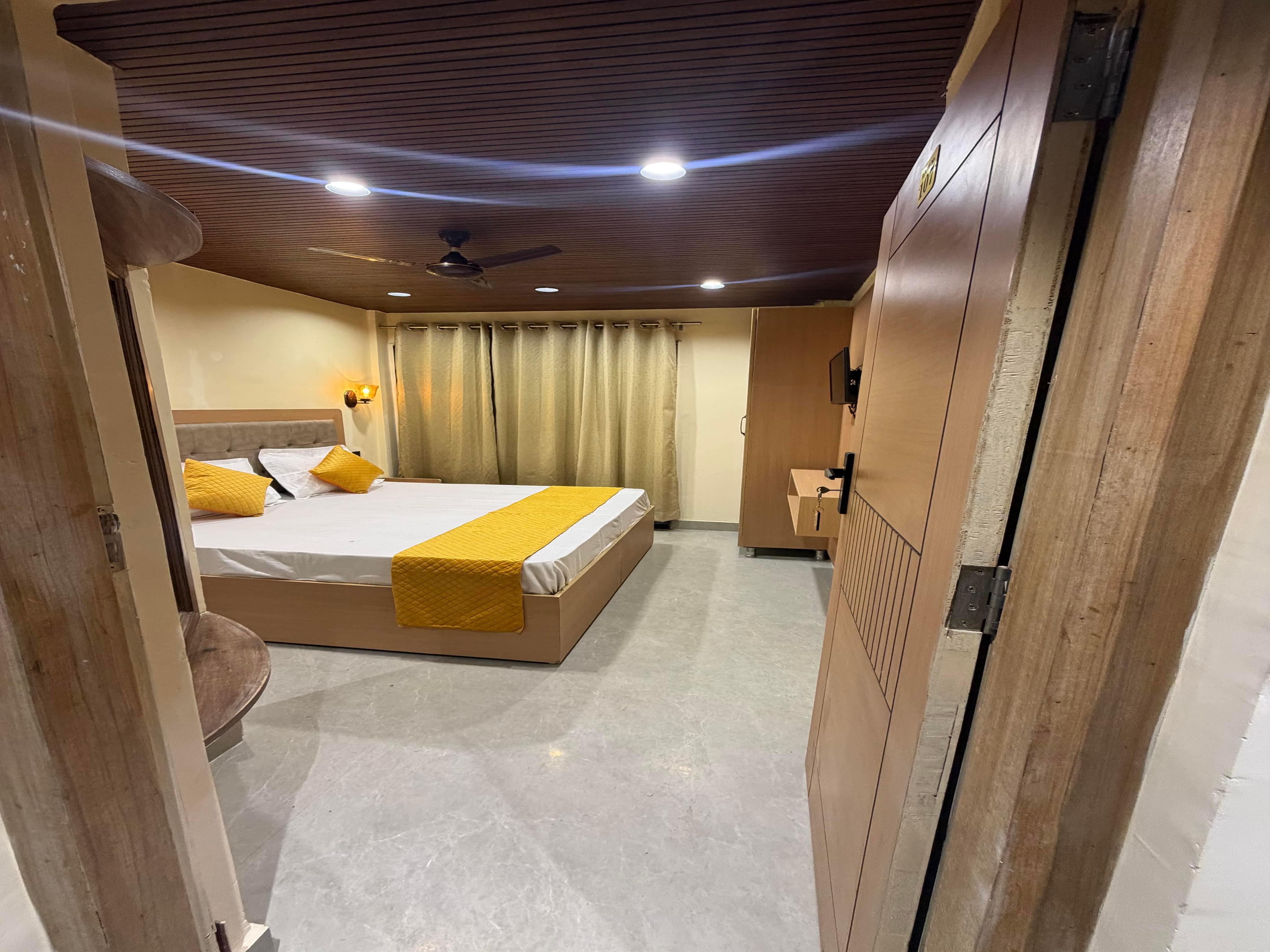 The Mall Road Homestay - Tap to explore photos