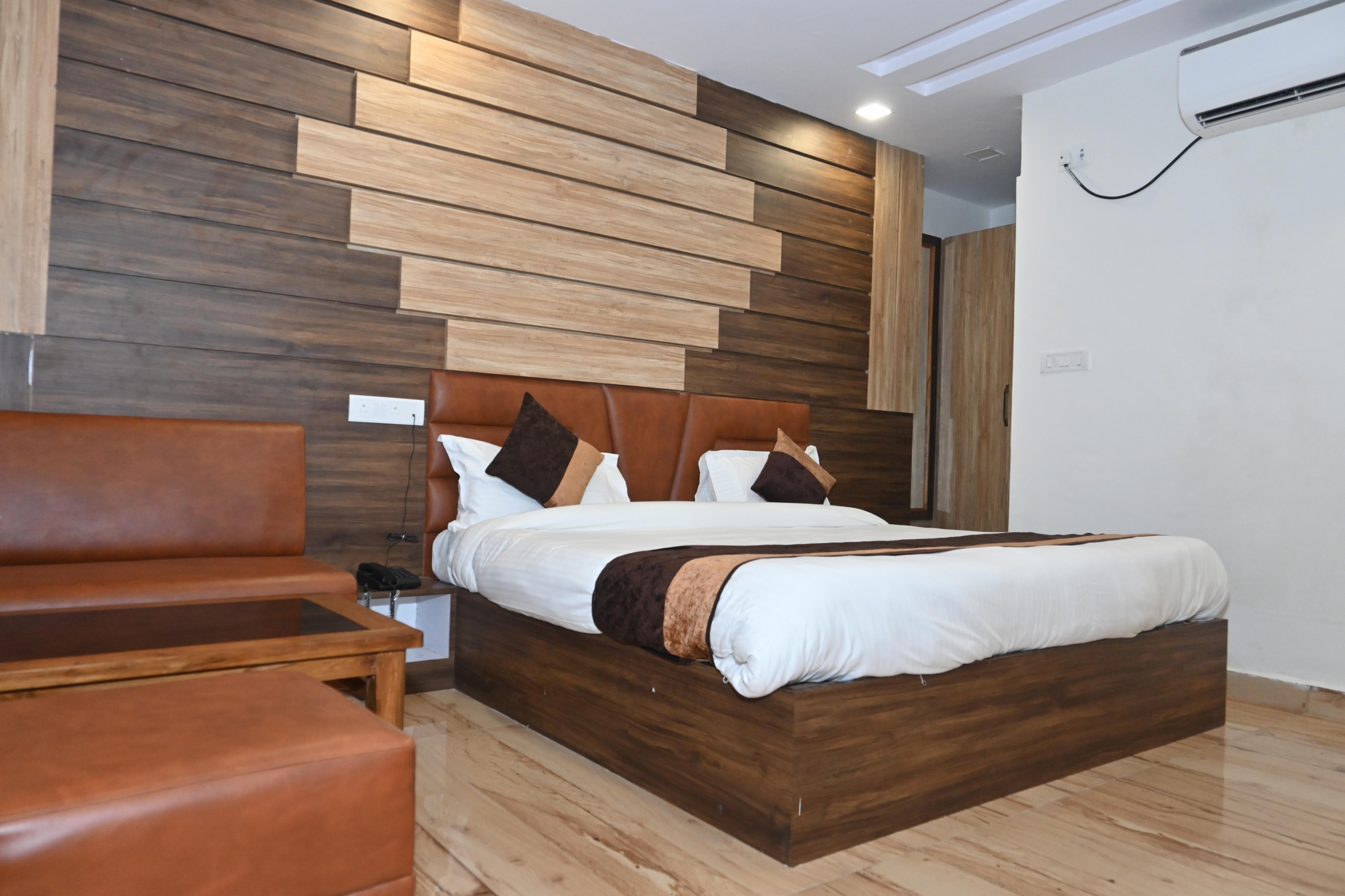 Hotel Millenium - Tap to explore photos