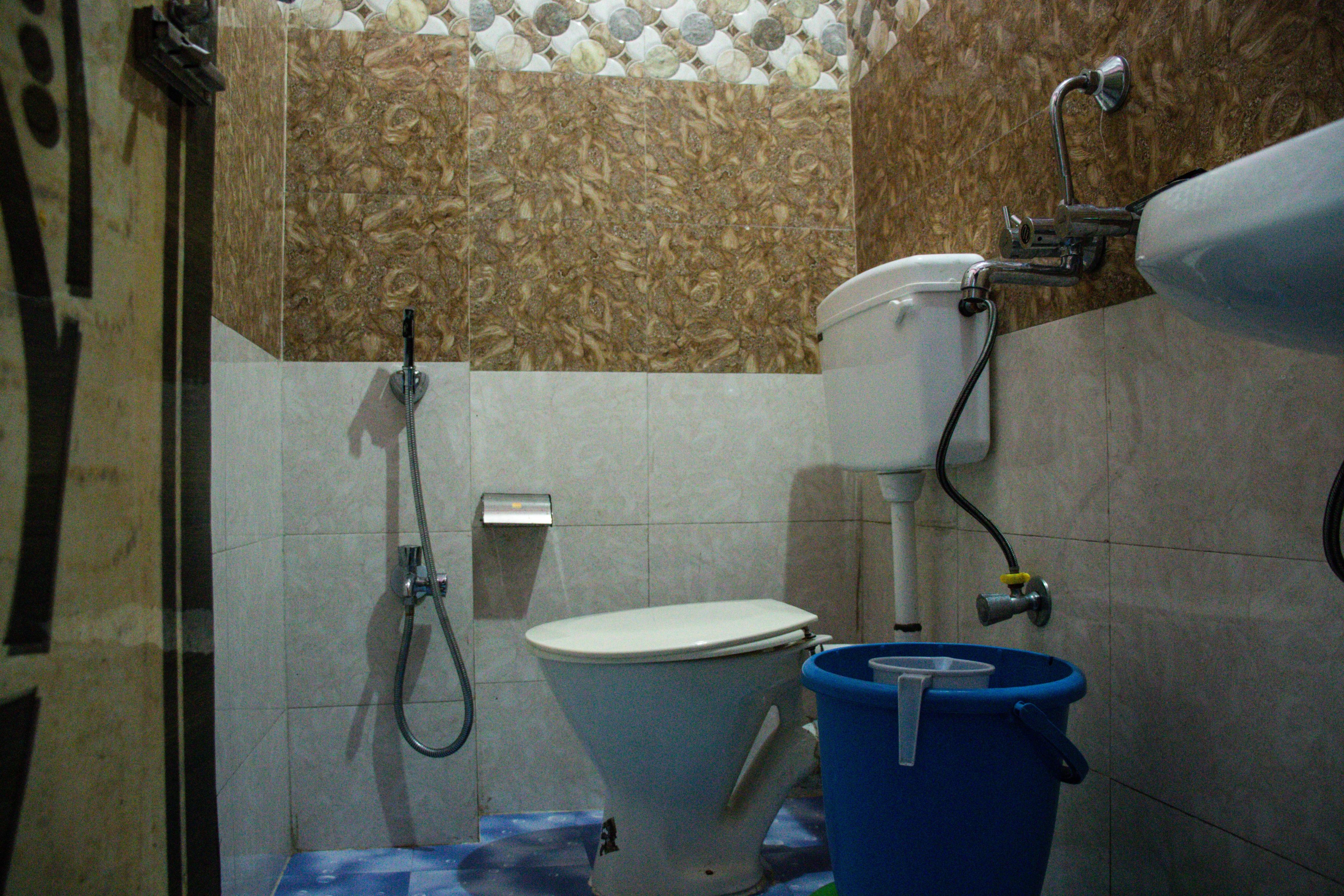 PROMUDINI GUEST HOUSE - Tap to explore photos