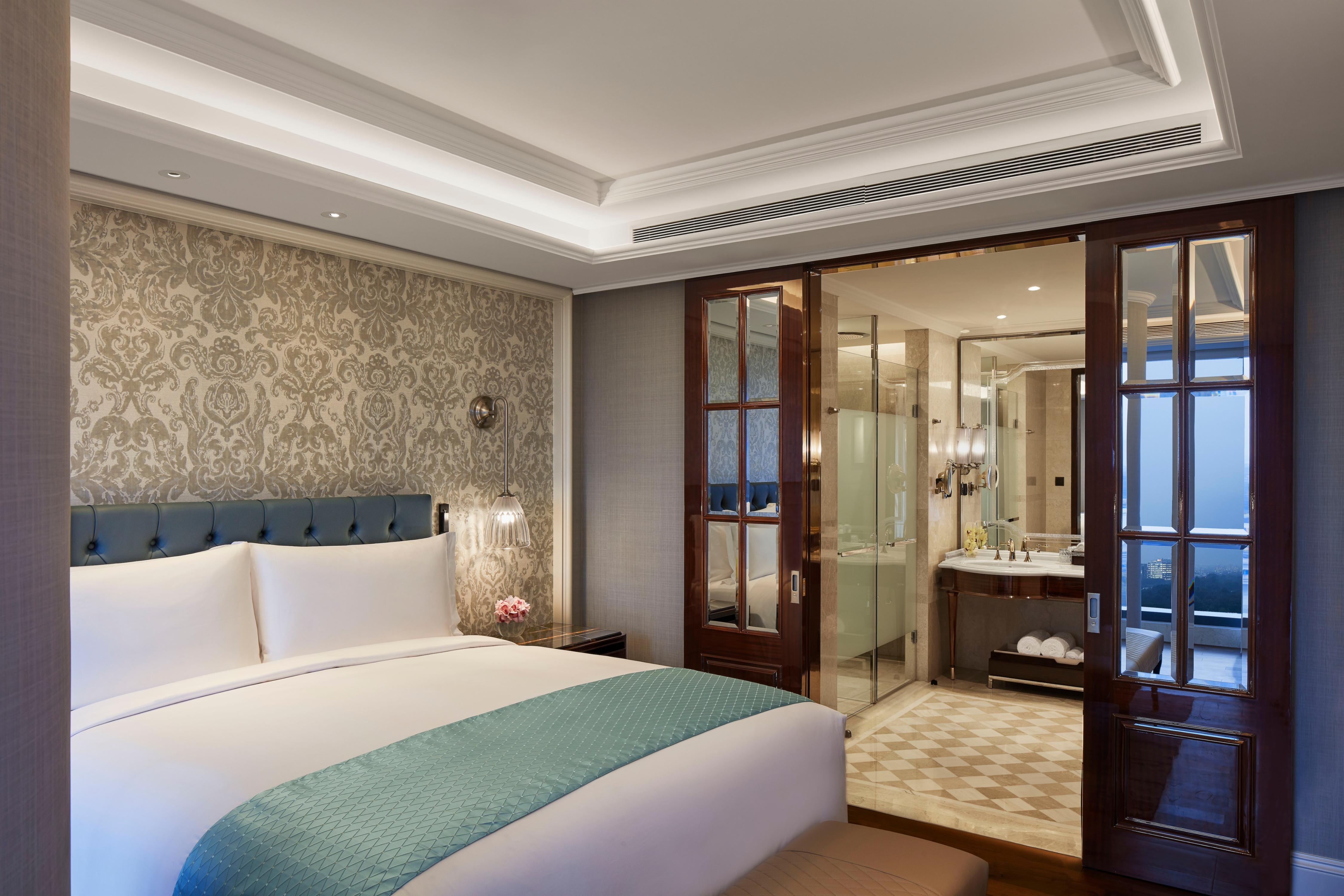 The Ritz Carlton Pune Room Type - Executive Suite with Bathtub, Lounge Access, City/Golf Course View