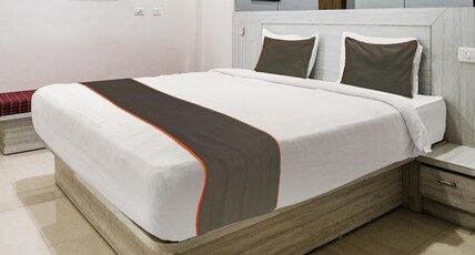 OYO Collection O Avm Castle Room Type - Classic