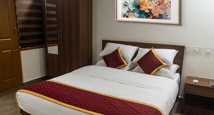 Halo Residency Room Type - Deluxe Room with Balcony
