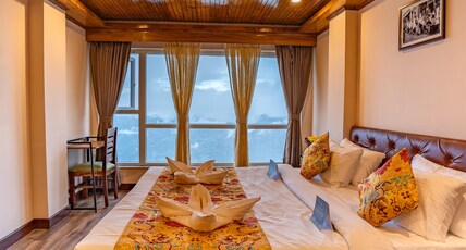 Muscatel Stardust - Chowrasta Mall Road Room Type - Super Deluxe - Mountain View Room Muscatel Stardust - Chowrasta Mall Road Room Type - Super Deluxe - Mountain View Room