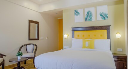 Bloom Hotel  HAL Old Airport Rd Room Type - Deluxe Queen