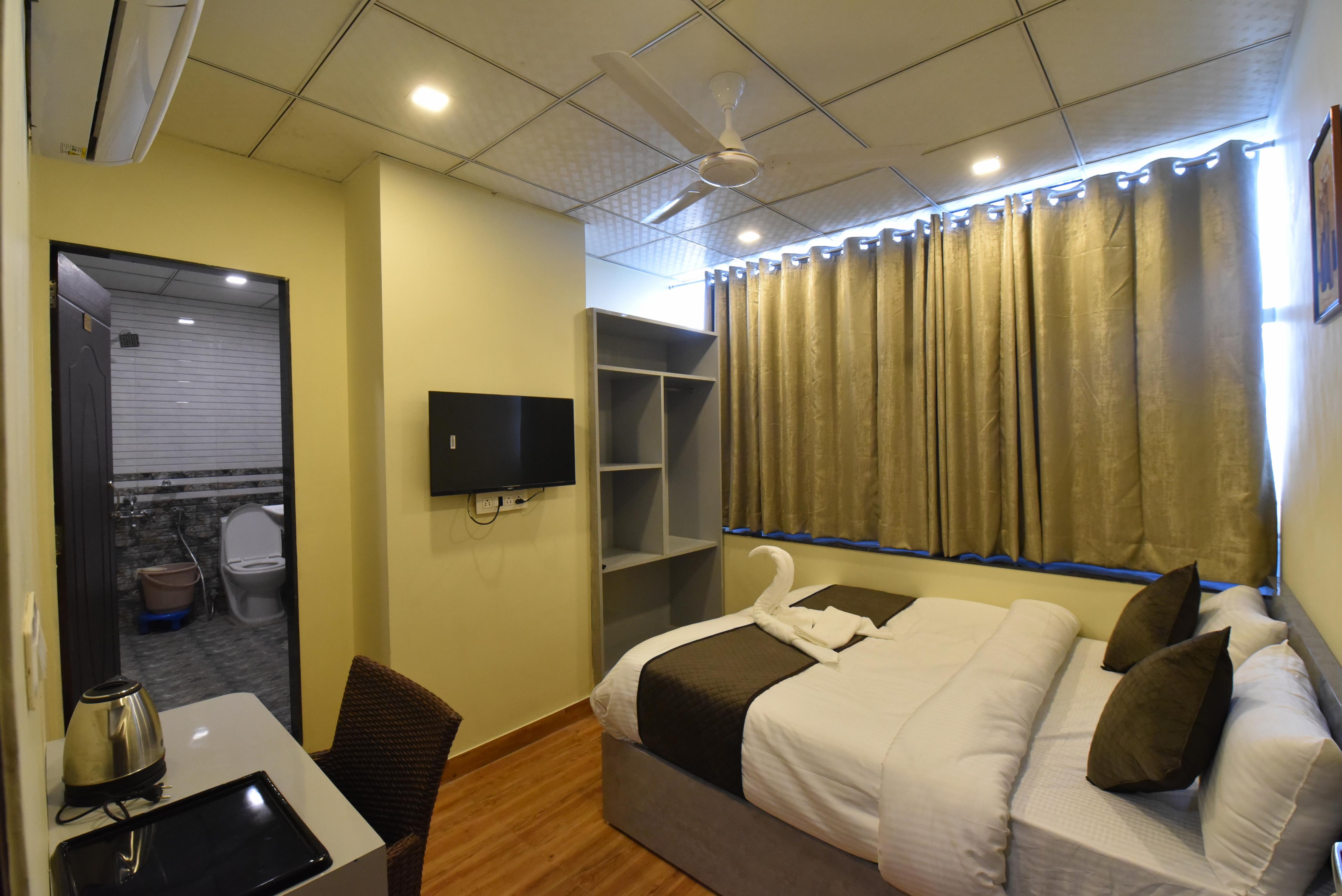 Hotel Grand Sky Room Type - Super Deluxe