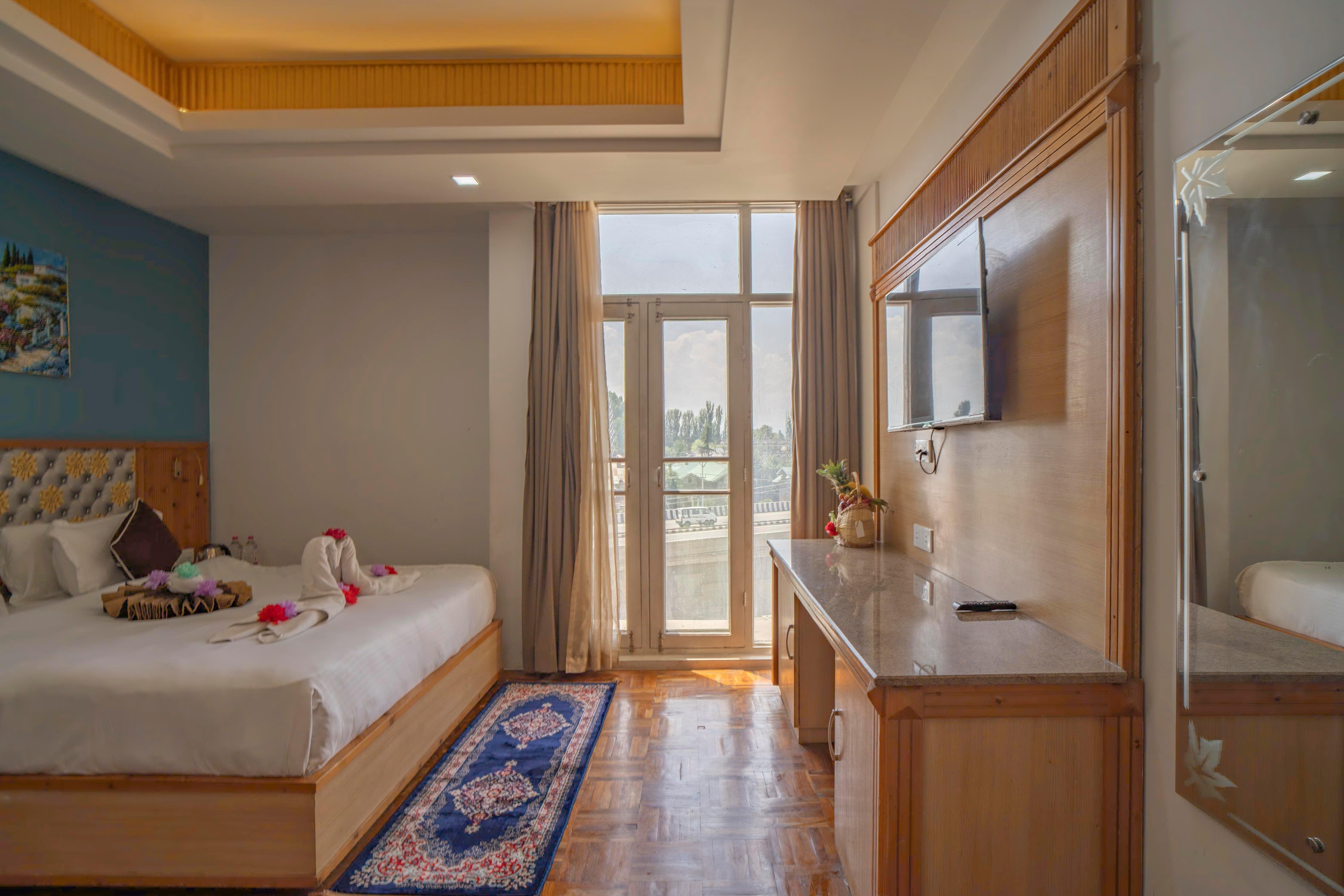 Hotel Harco, Srinagar - Tap to explore photos