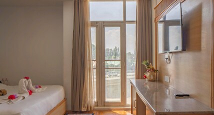 Hotel Harco, Srinagar Room Type - Deluxe Room Hotel Harco, Srinagar Room Type - Deluxe Room