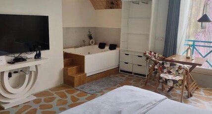 Santorini Luxe Apartments | Hauz Khas Village Room Type - Santorini 2 With Jacuzzi By Luxury Vibes Stay Santorini Luxe Apartments | Hauz Khas Village Room Type - Santorini 2 With Jacuzzi By Luxury Vibes Stay