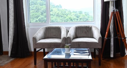 The Blossom Glee Room Type - Deluxe Room Non AC with Mountain View
