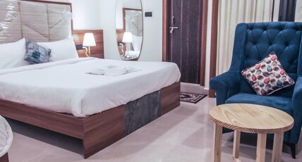 RADHE SUITES Room Type - Triple Room