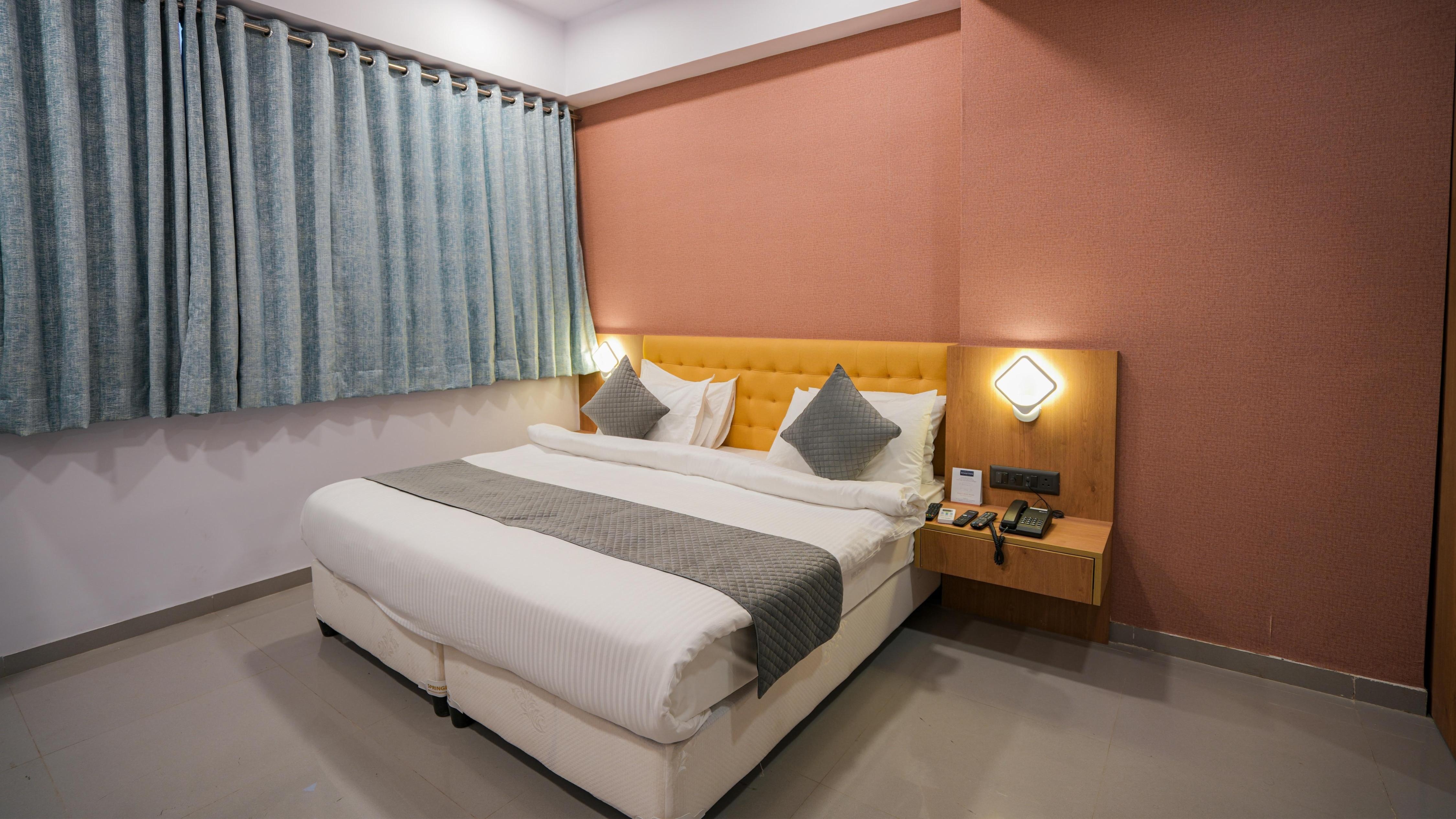 Hotel Downtown Room Type - Deluxe Room