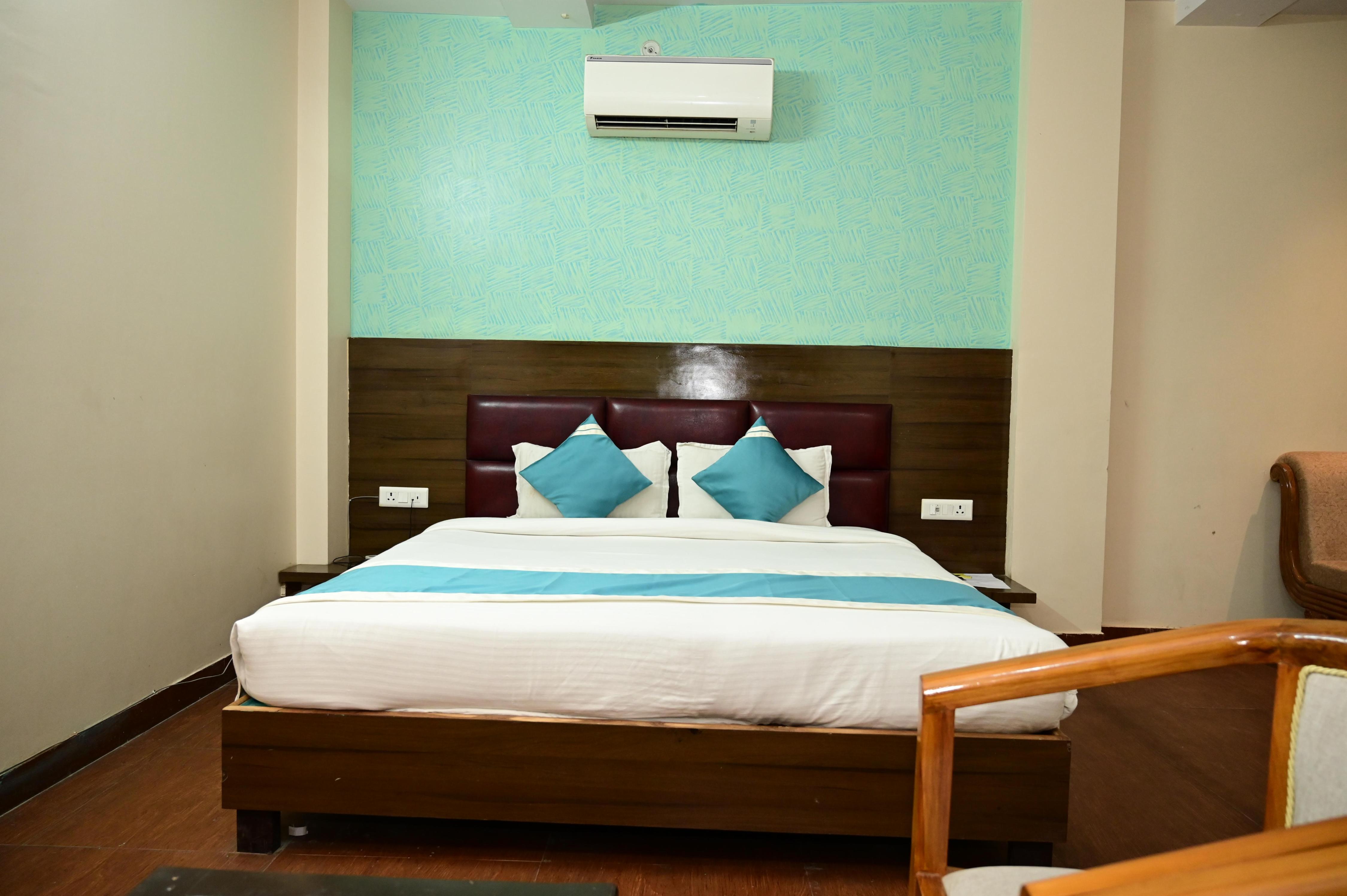Hotel Gayatri Palace Room Type - Super Deluxe Room Local Id Accepted