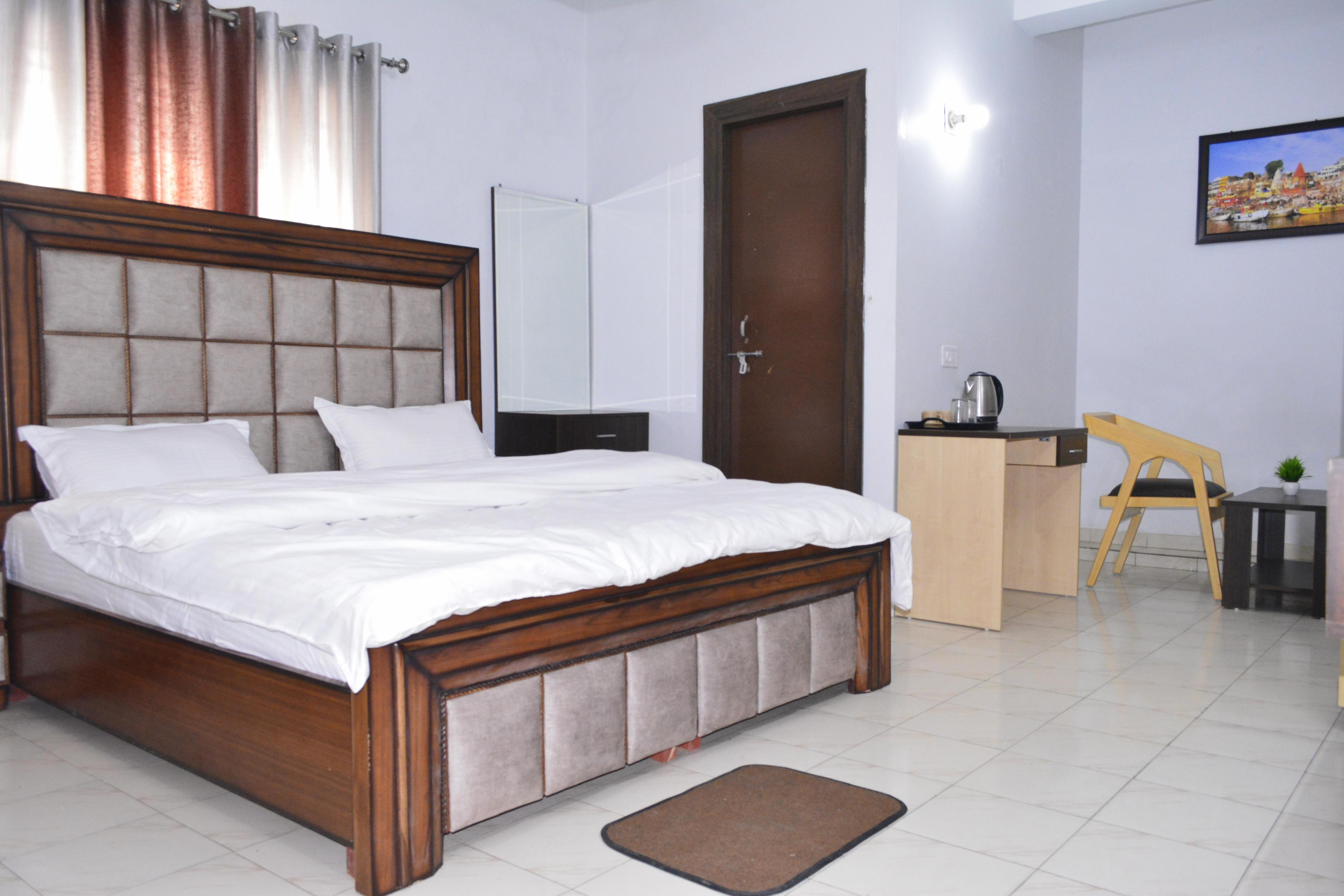 VINDHYAN BUDGET HOTEL Room Type - AC Semi Deluxe Double Room