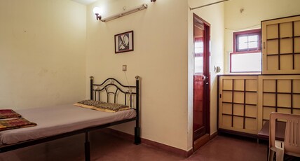 Sacar Guest House  Pondicherry Room Type - VIP Room Ac with Balcony