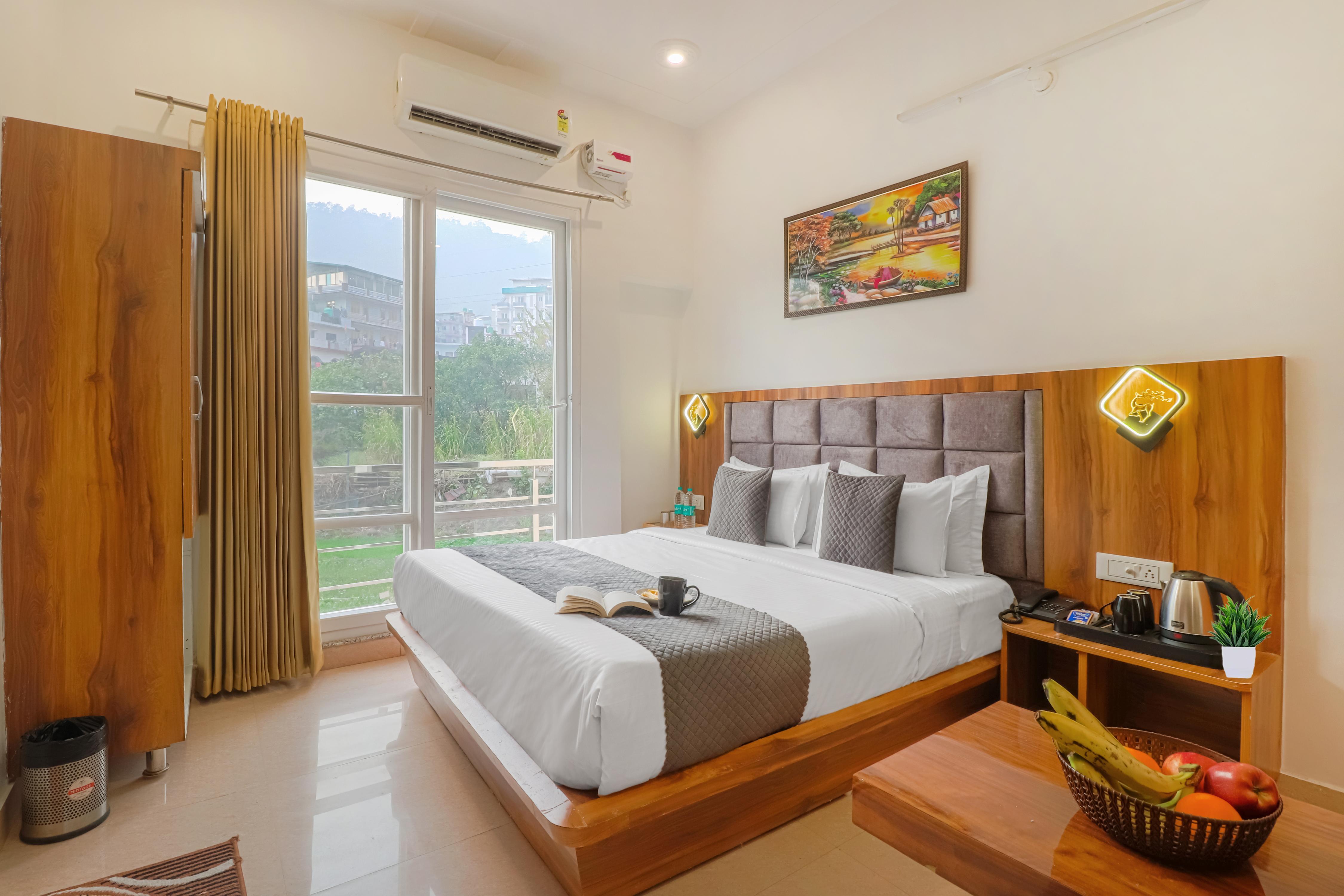 Saalak Lite by Divine Dev Darshan Room Type - Signture Room with Balcony and Mountain View Saalak Lite by Divine Dev Darshan Room Type - Signture Room with Balcony and Mountain View