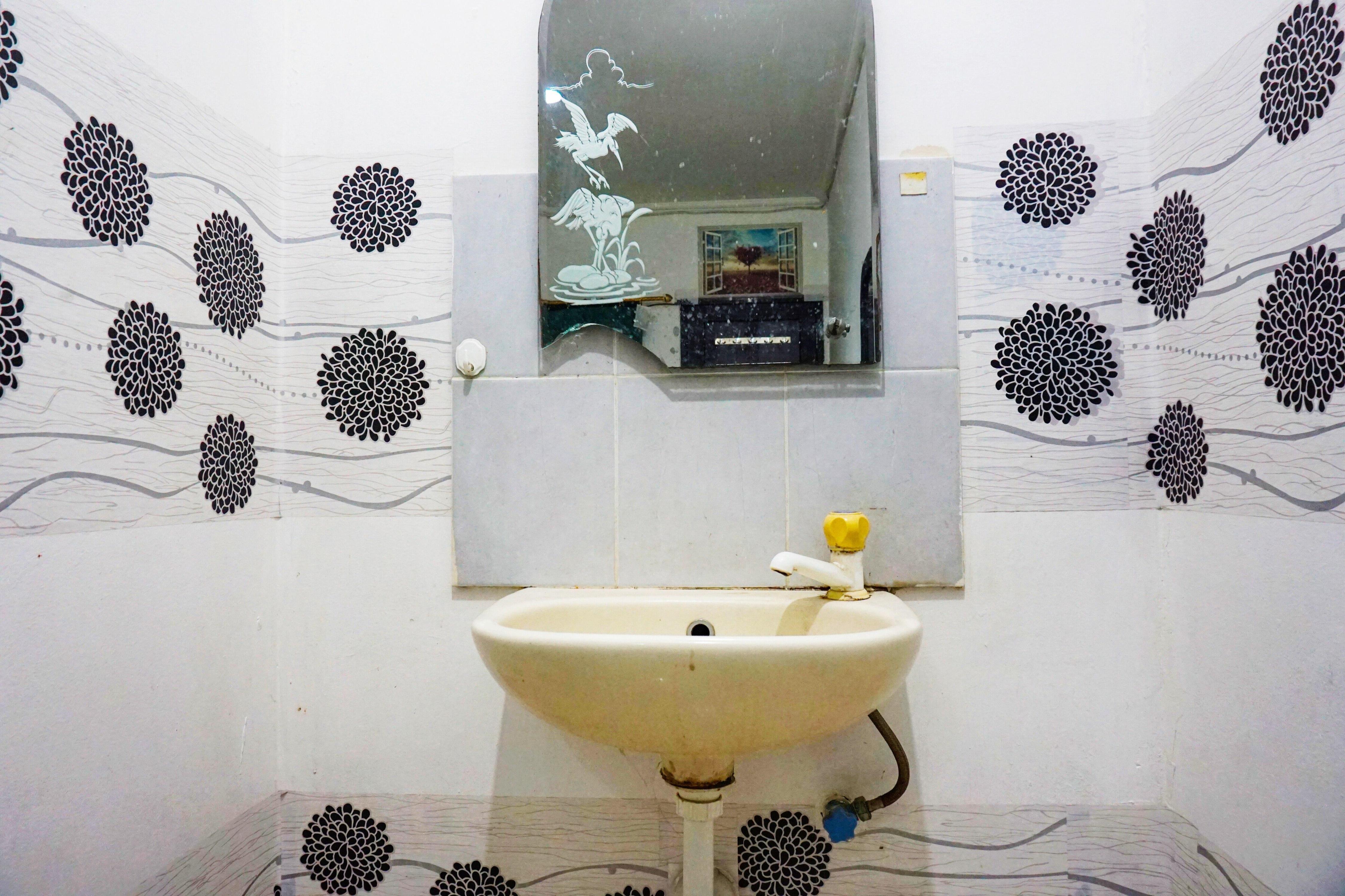 Hotel O Royani Residence - Tap to explore photos