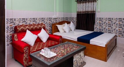 RAJA HOTEL & LODGE Room Type - Super Deluxe Room