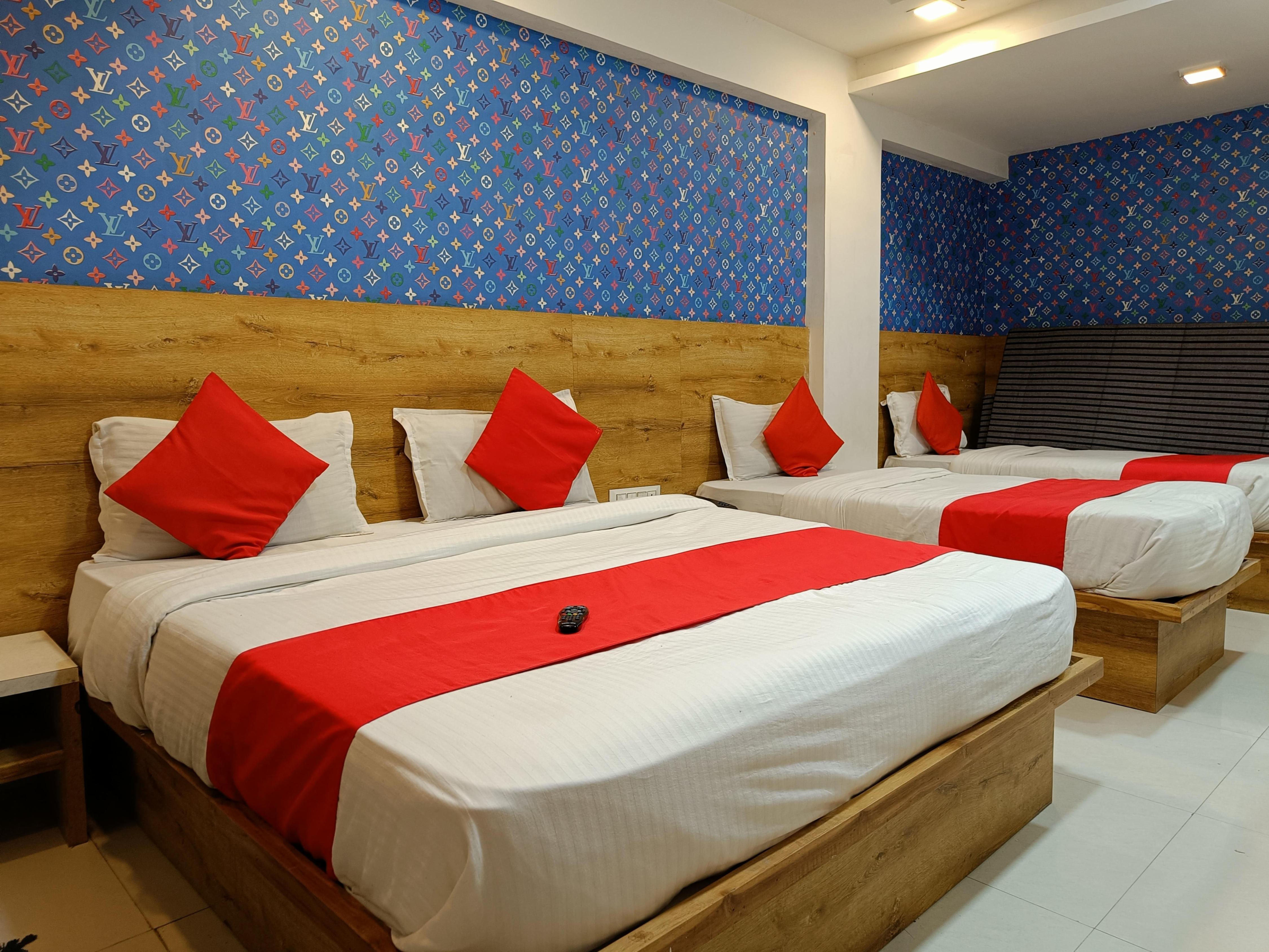 HOTEL LINCOLN INN Ahmedabad - Tap to explore photos