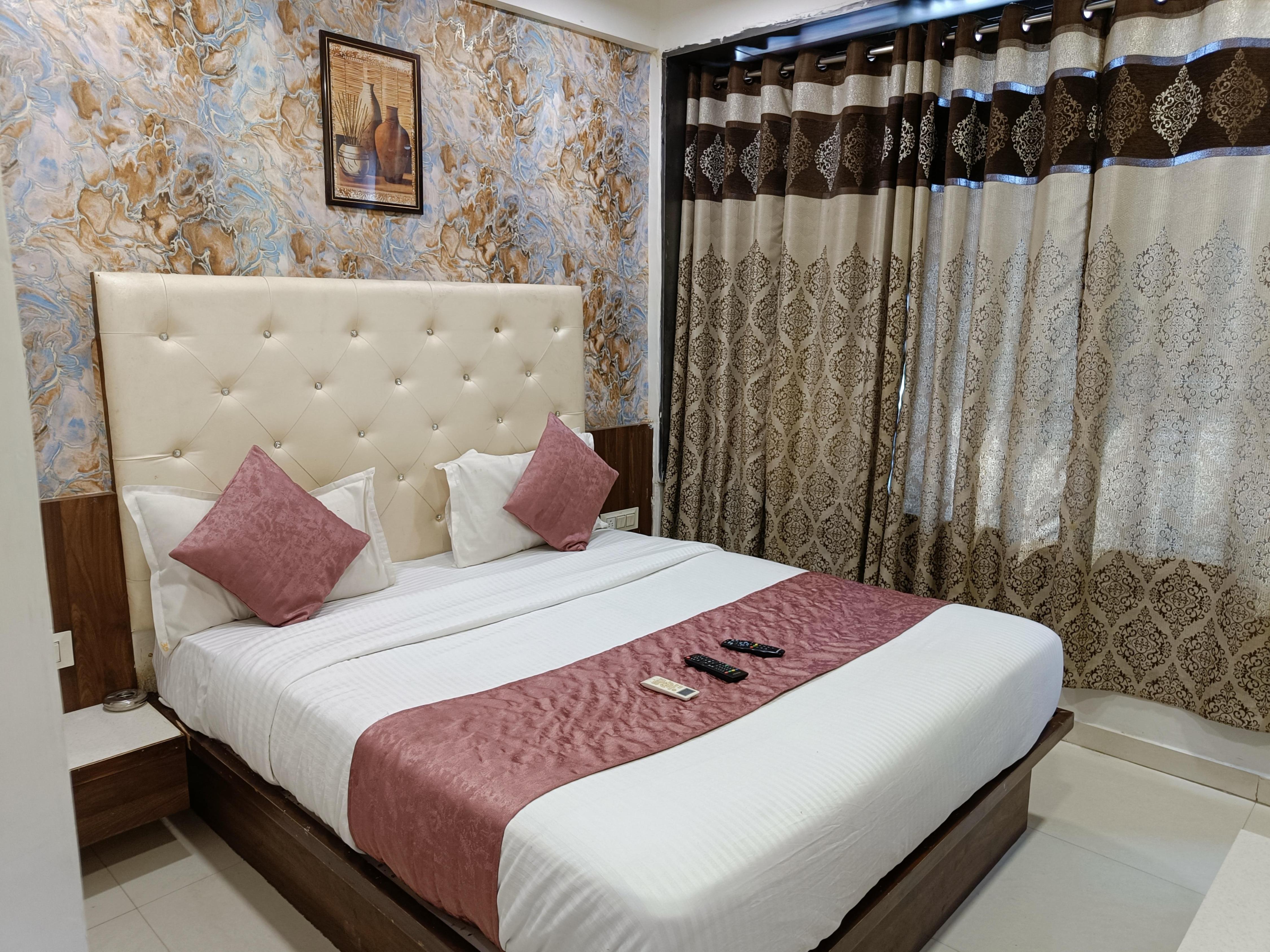 HOTEL LINCOLN INN  Ahmedabad - Tap to explore photos