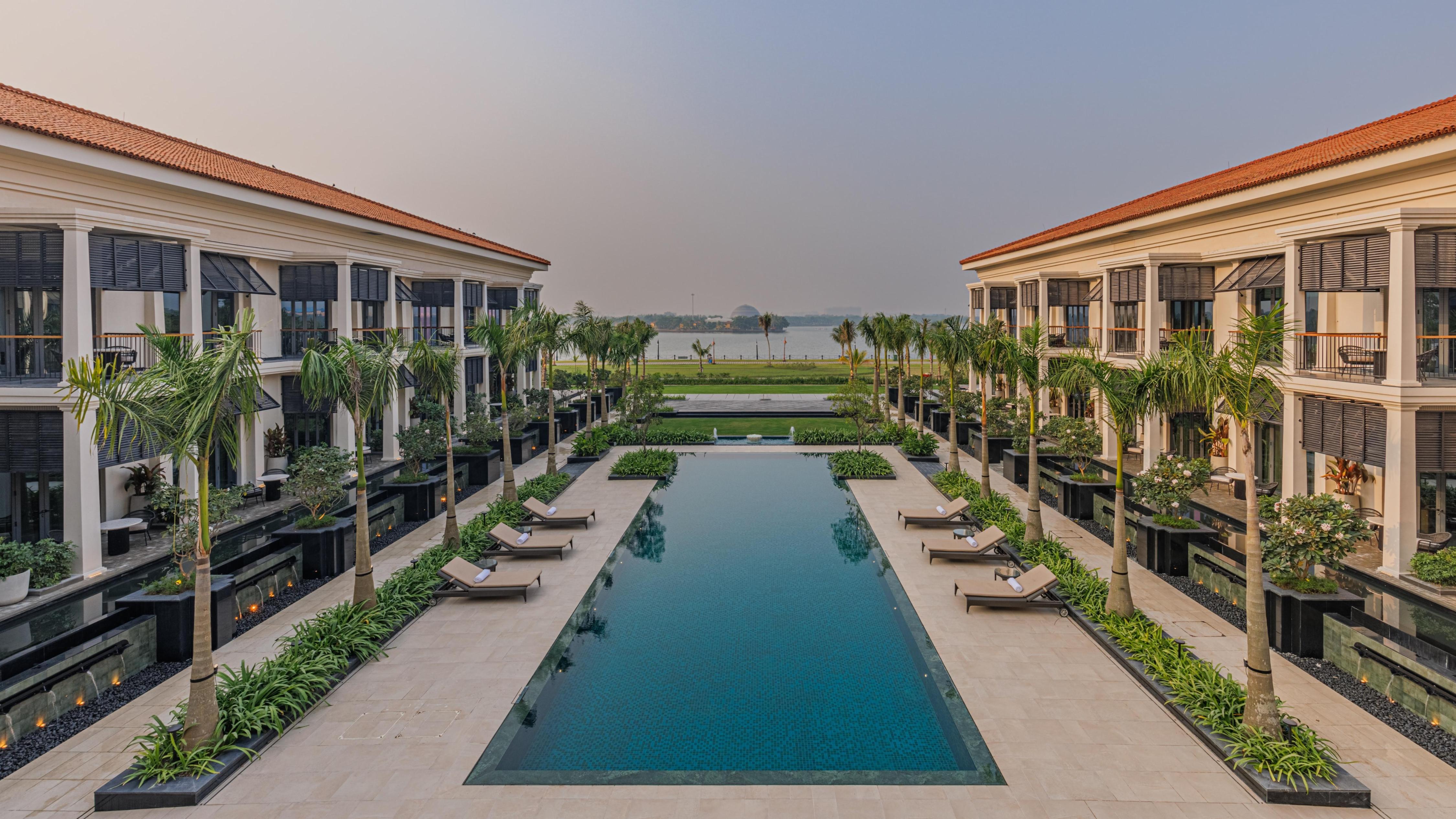 Taj Taal Kutir Room Type - Grand Luxury Suite Lake View with Sit-out
