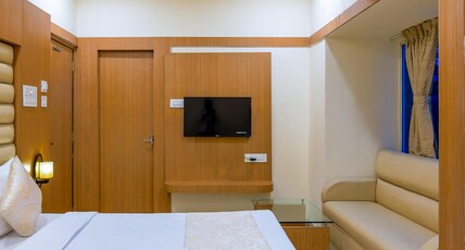 The Elgin Hotel Room Type - Deluxe Room AC with Free Wi-Fi The Elgin Hotel Room Type - Deluxe Room AC with Free Wi-Fi