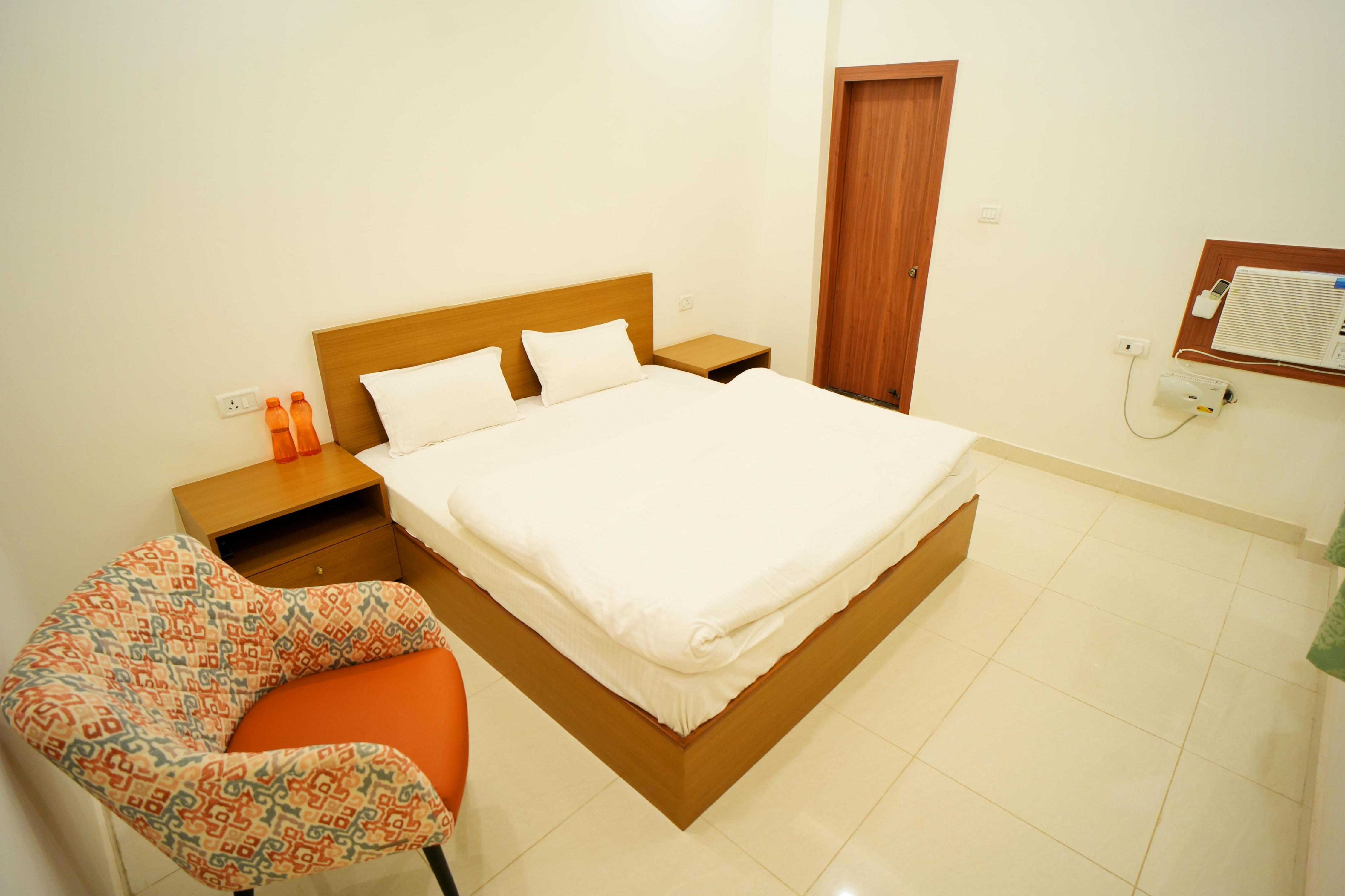 Apoorva Guest House Room Type - Deluxe room