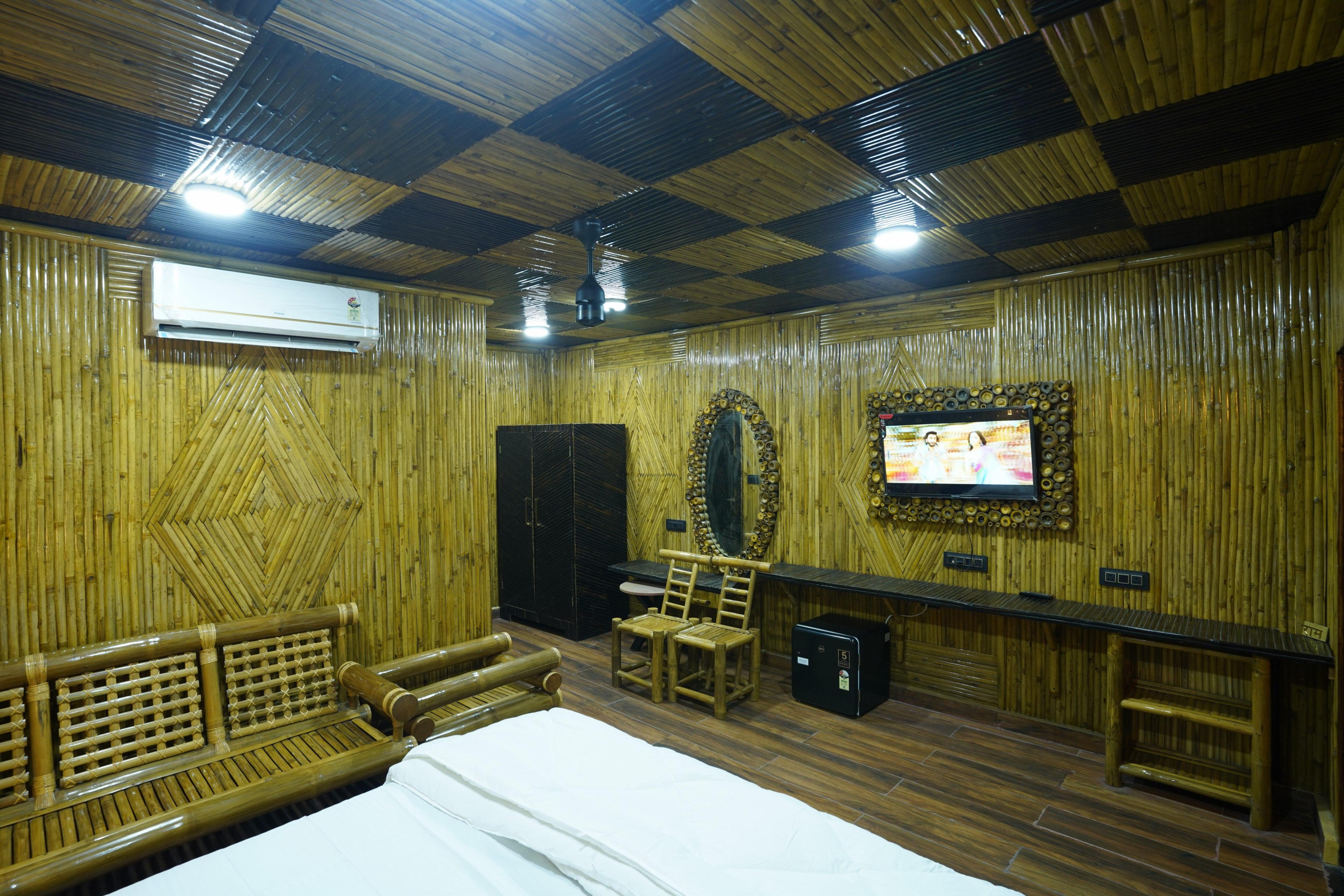 First Impression - Tap to explore photos