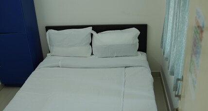 ZYLO Hostel | Indiranagar Room Type - Private Room AC