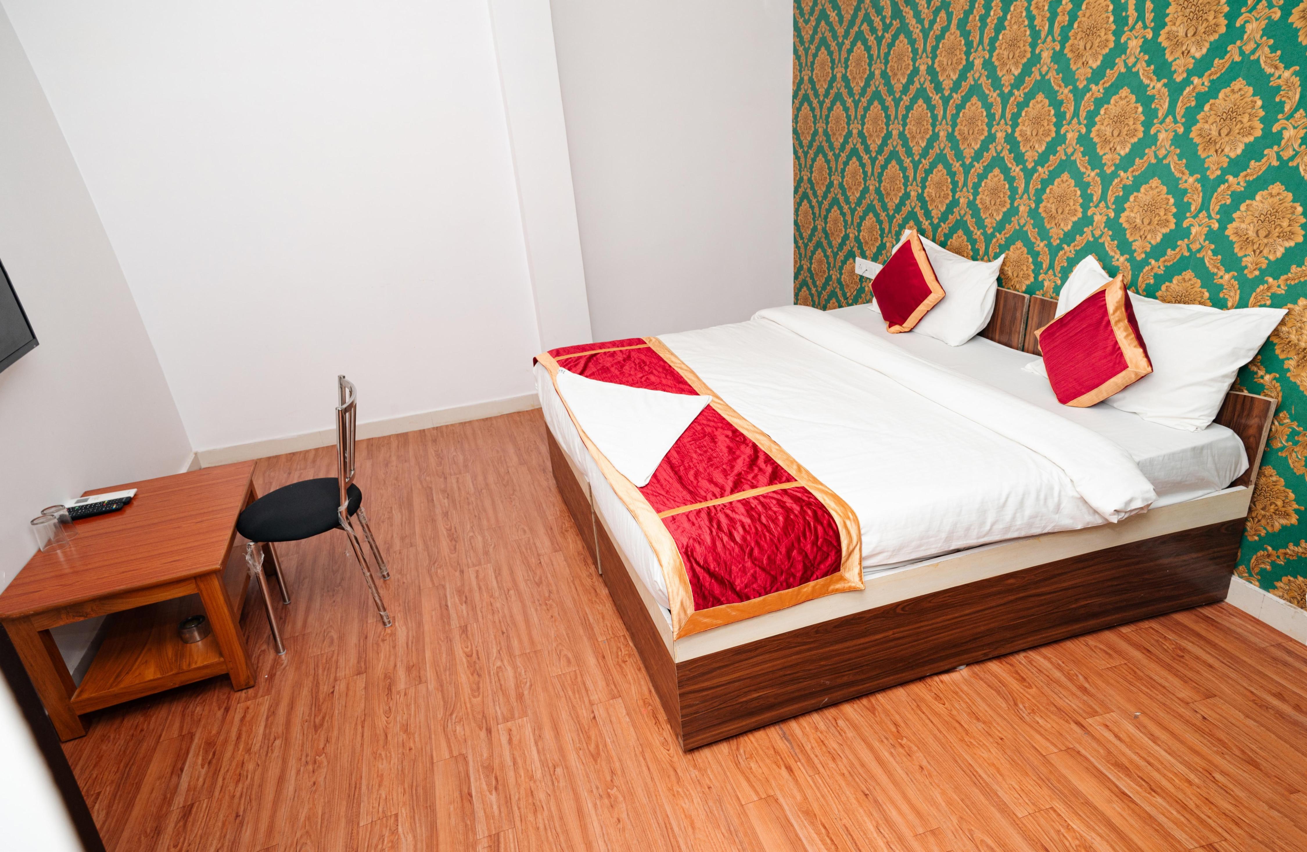 Divine Glory Hotel - Tap to explore photos