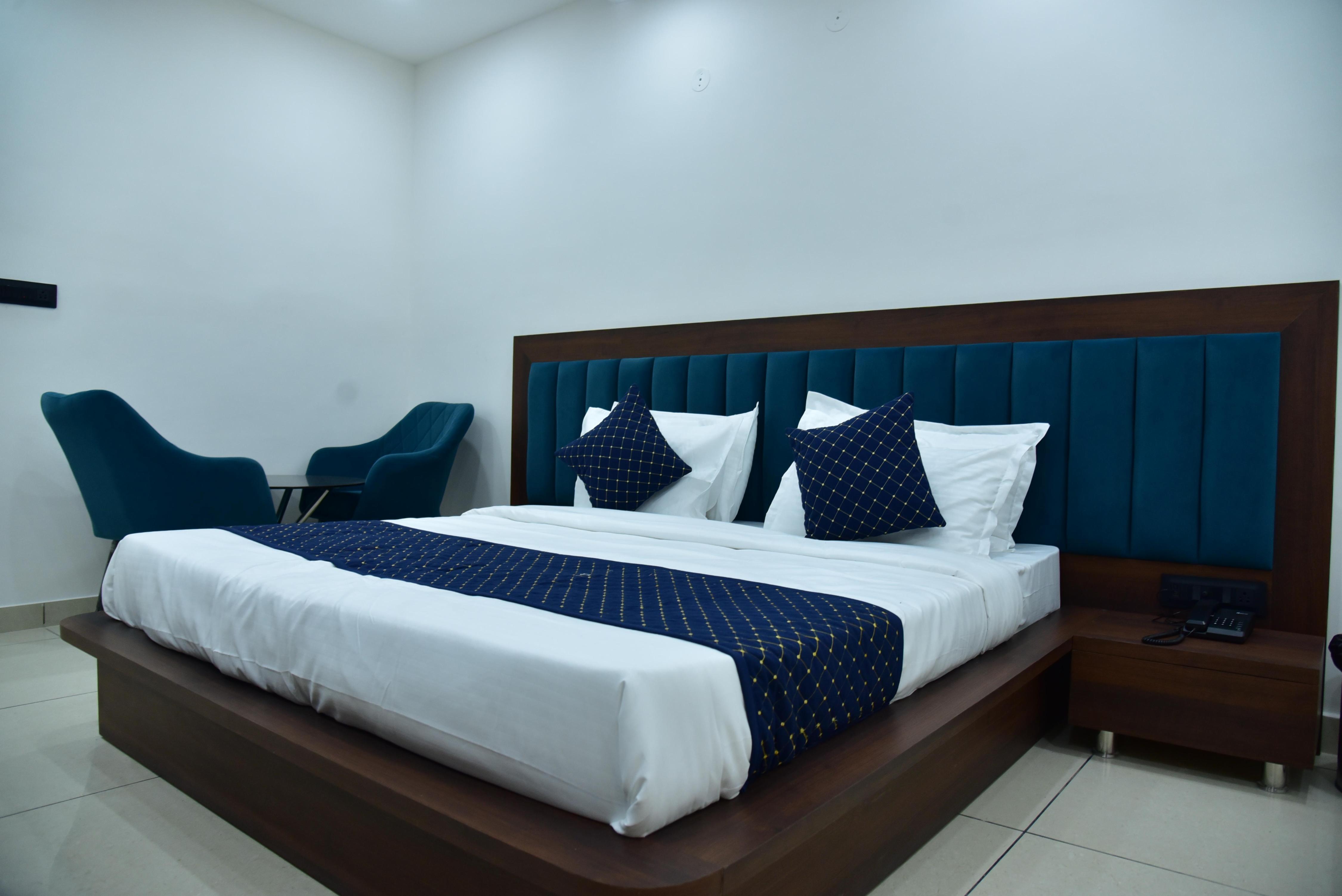 Hotel Lucky Inn Room Type - Deluxe Room