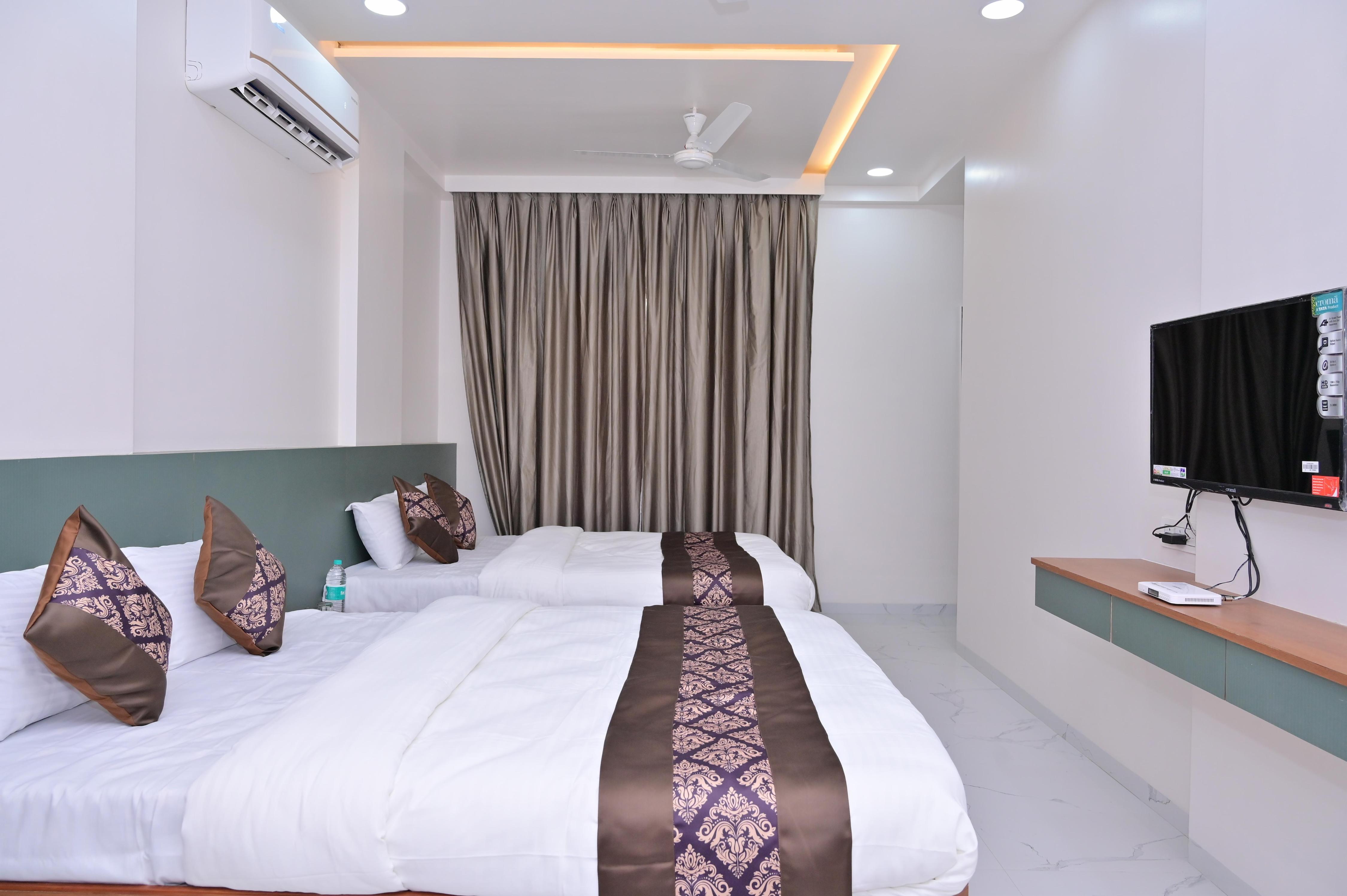 Hotel D Square Room Type - FAMILY DELUXE SIX BED ROOM