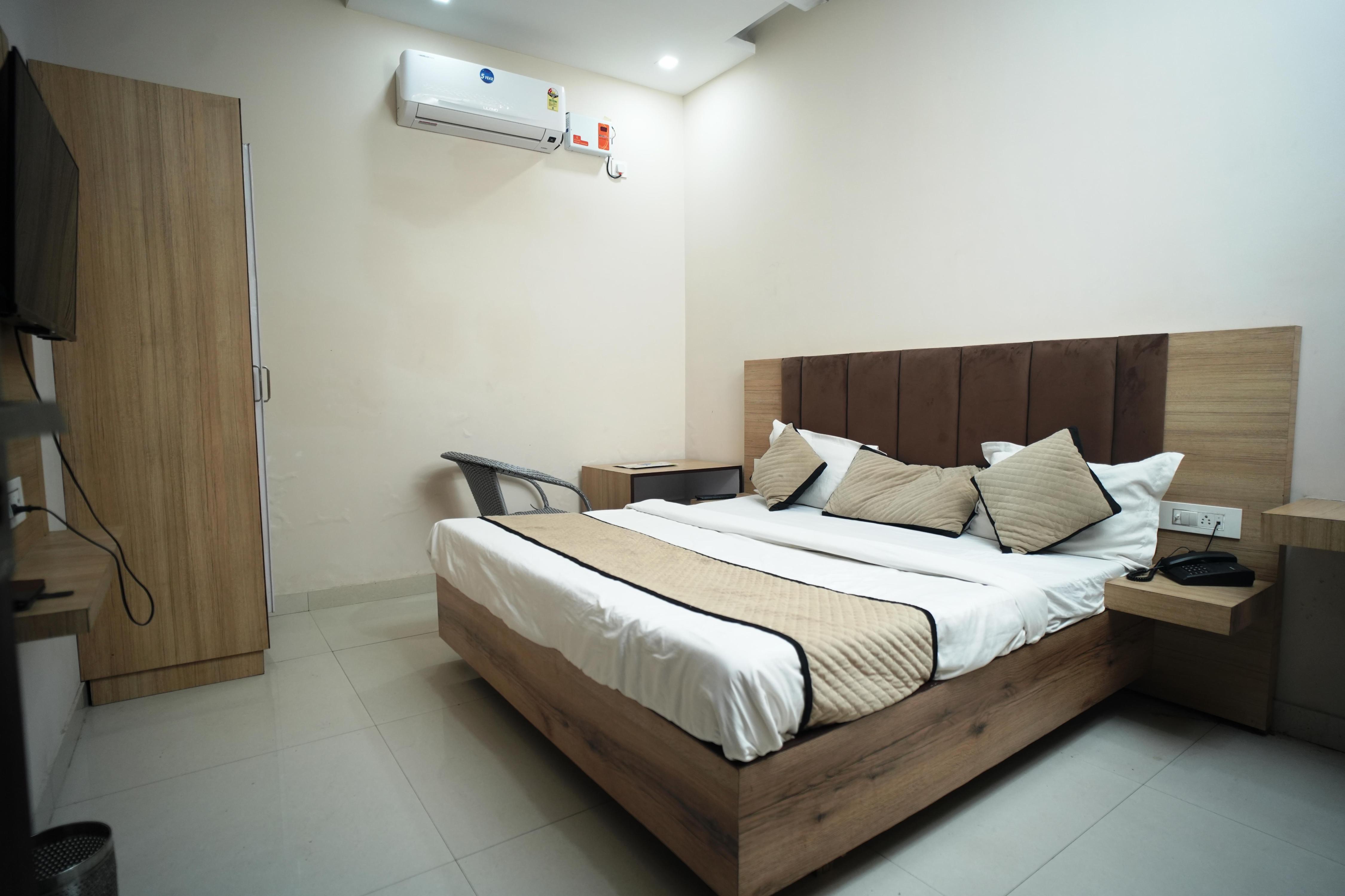 Hotel Glory - Tap to explore photos