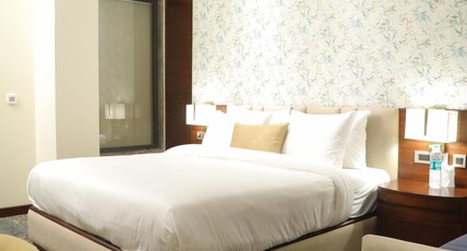Hotel Peninsula Room Type - Deluxe Room with Workdesk