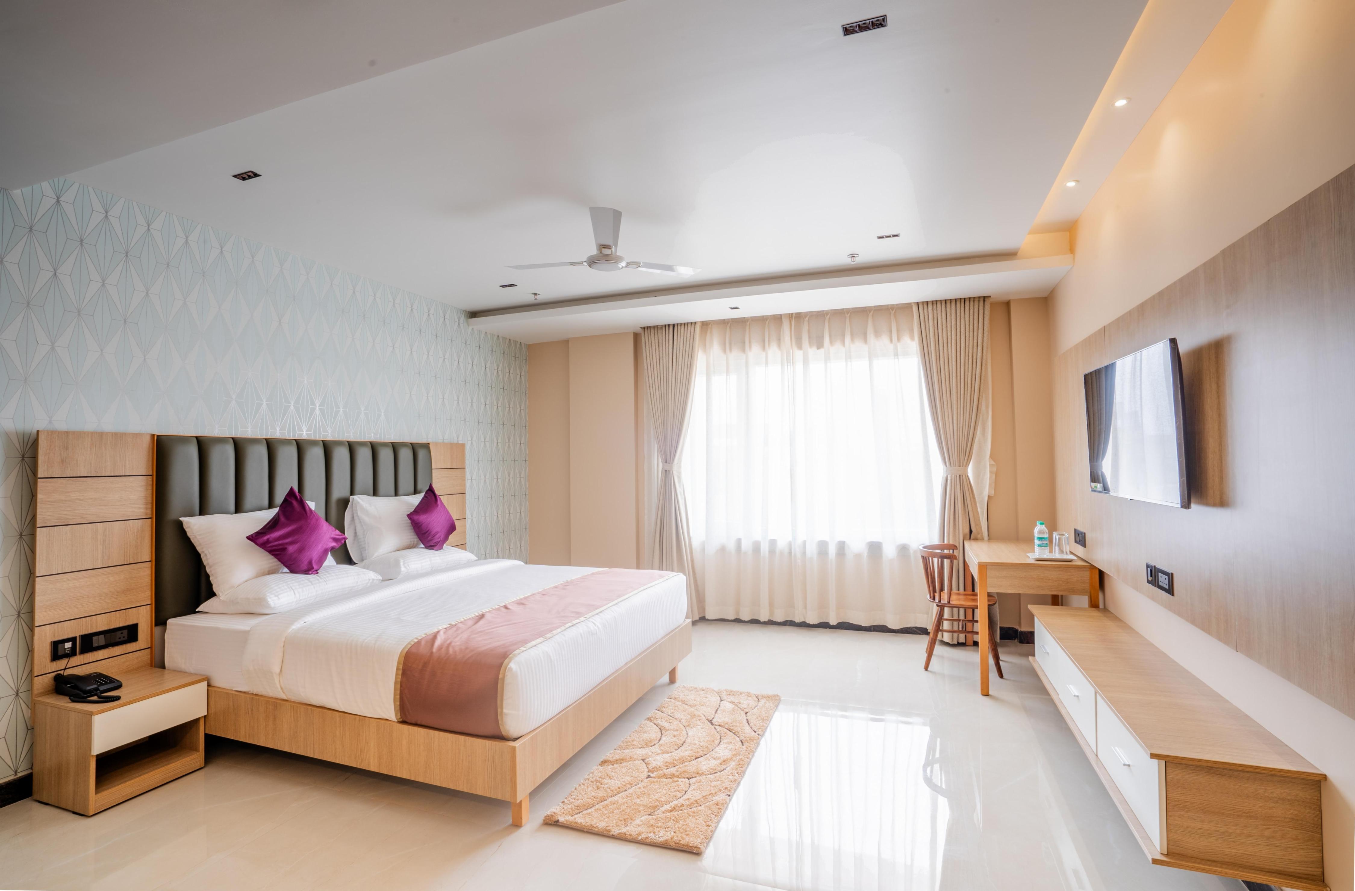 Hotel Lucky India - Tap to explore photos